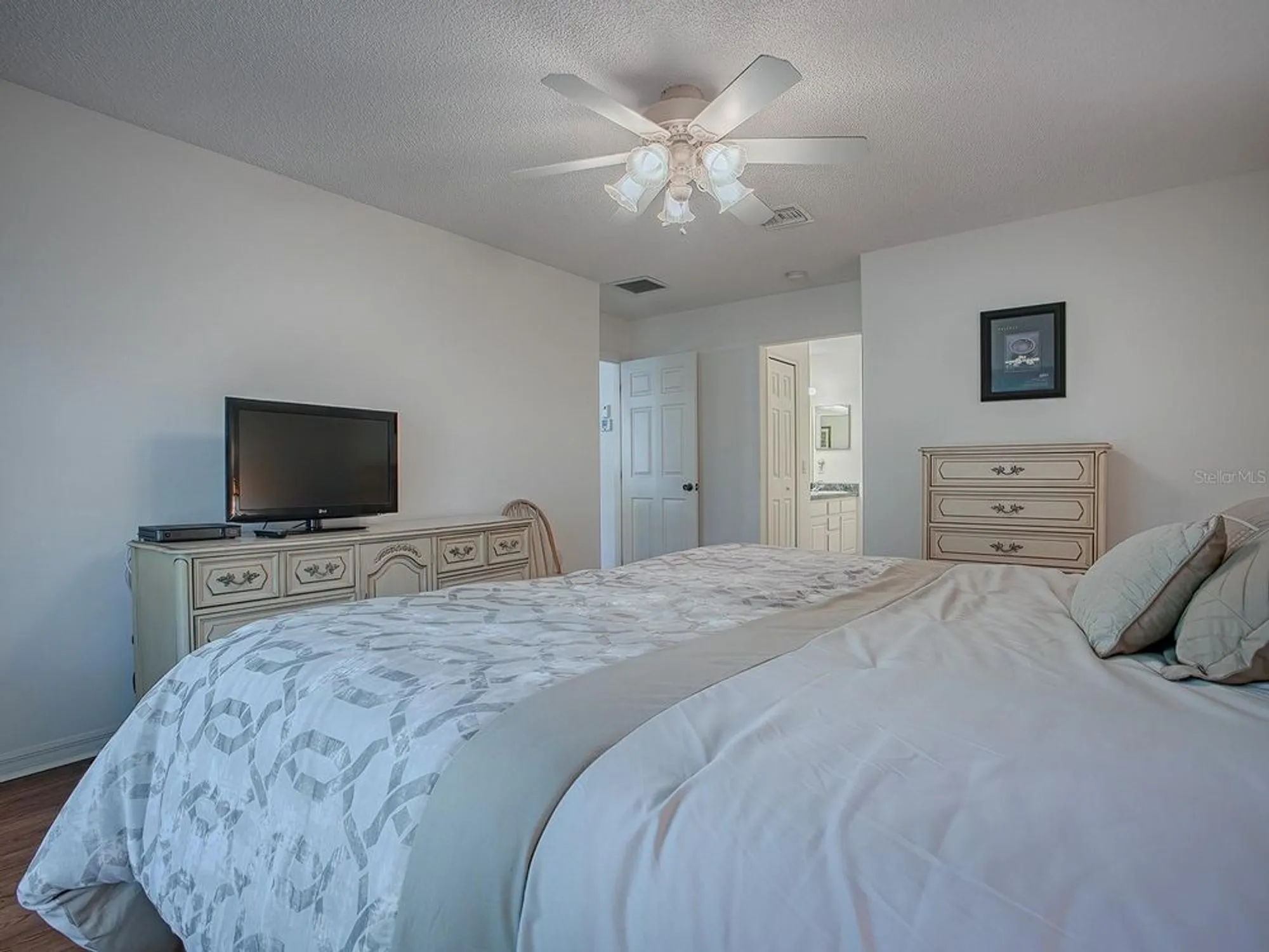 Property Slideshow image 21 of 45 | 33236 grand cypress way, Leesburg, FL, 34748