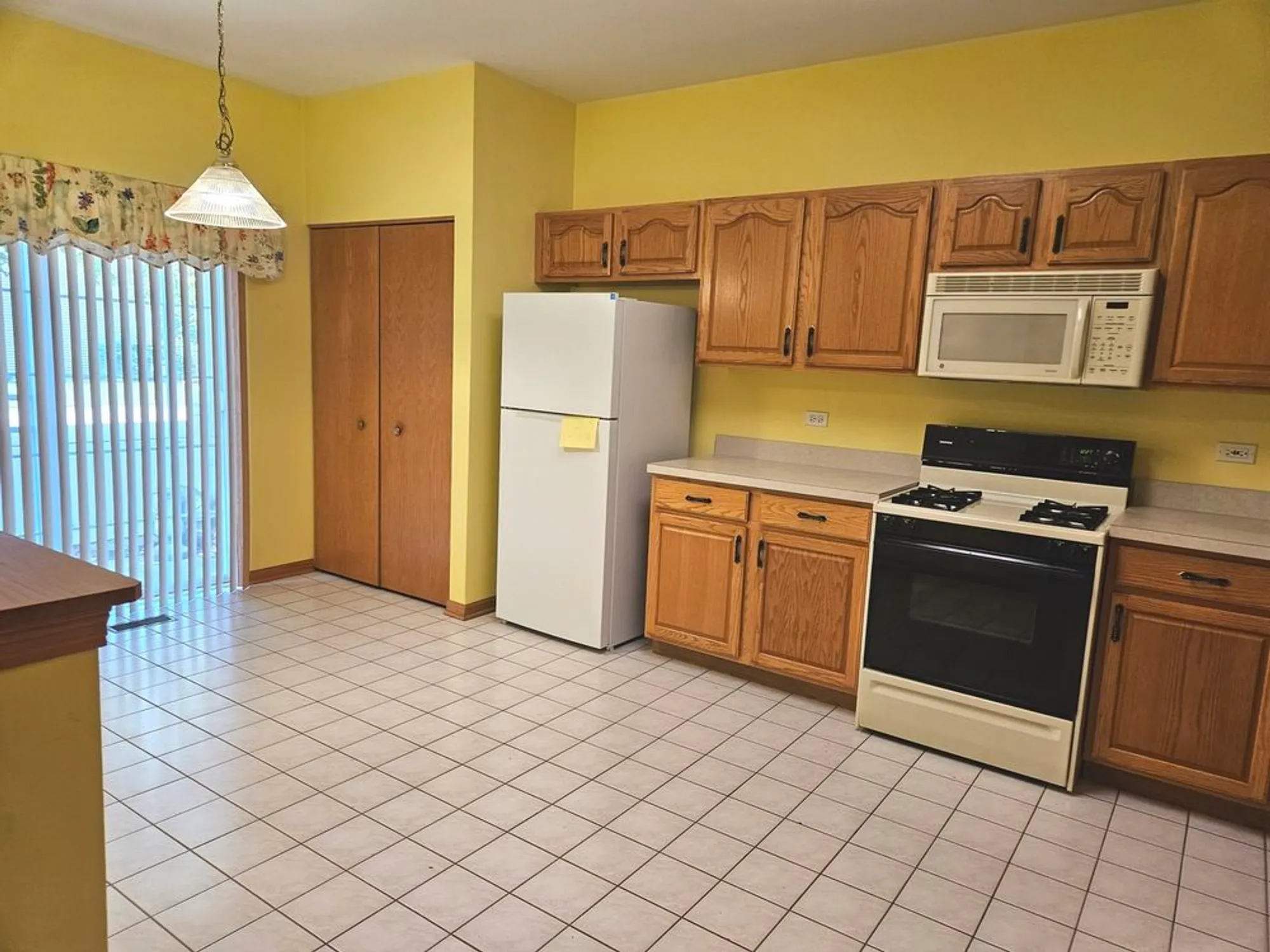 Property Slideshow image 5 of 10 | 20944 w blossom ln, Plainfield, IL, 60544