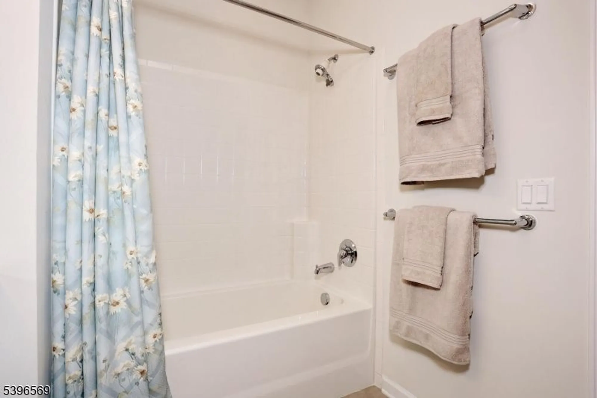 Property Slideshow image 26 of 45 | 10203 warrens way # 203, Wanaque, NJ, 07465