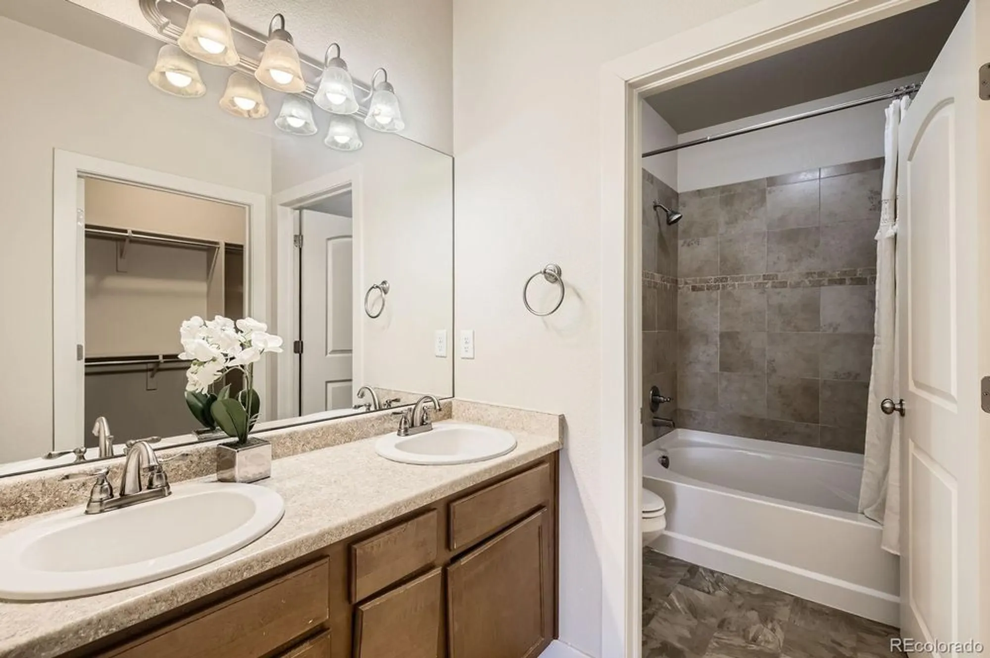 Property Slideshow image 8 of 11 | 4955 hahns peak dr apt 103, Loveland, CO, 80538