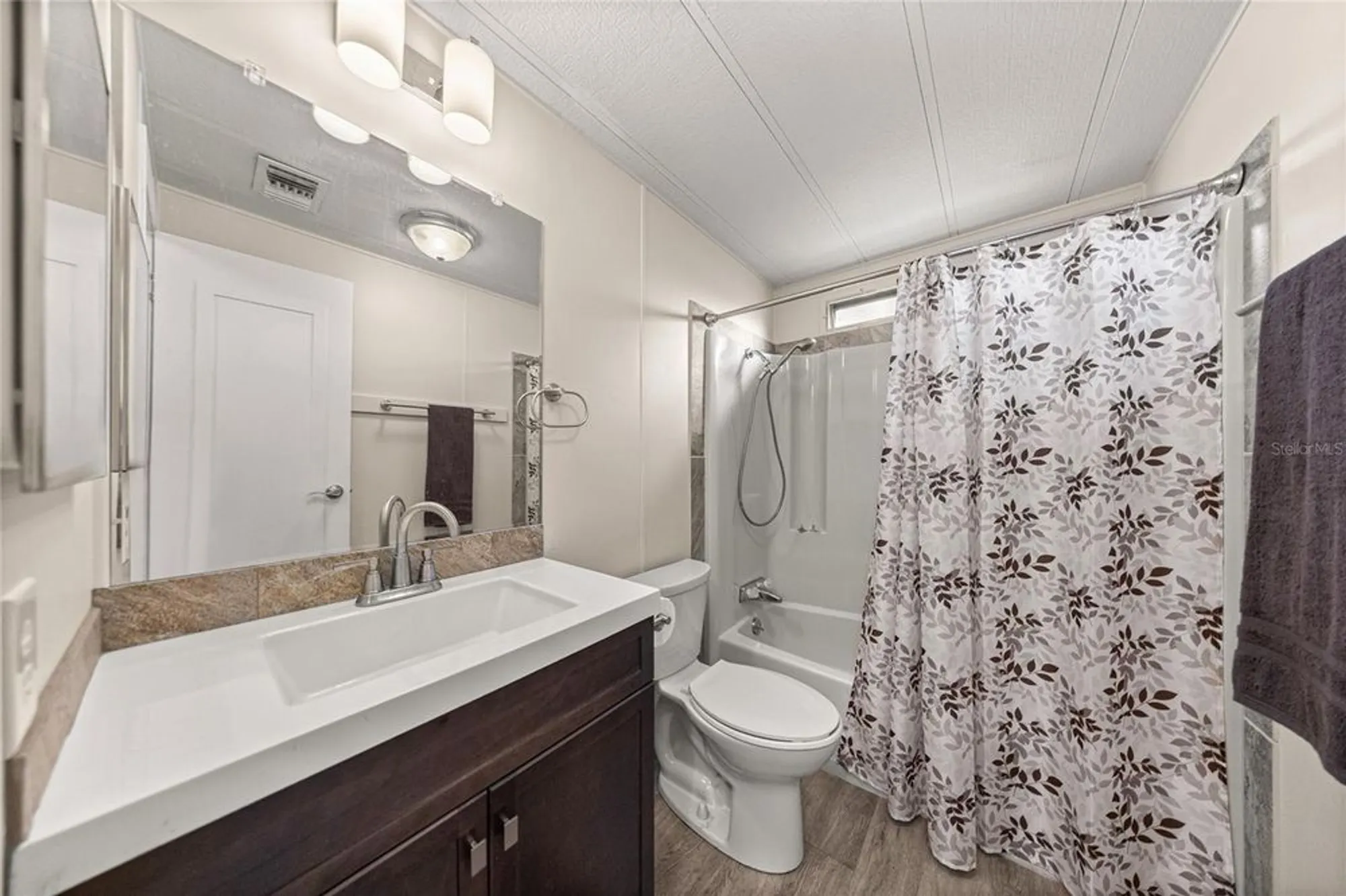 Property Slideshow image 20 of 31 | 712 devon dr, Lady Lake, FL, 32159