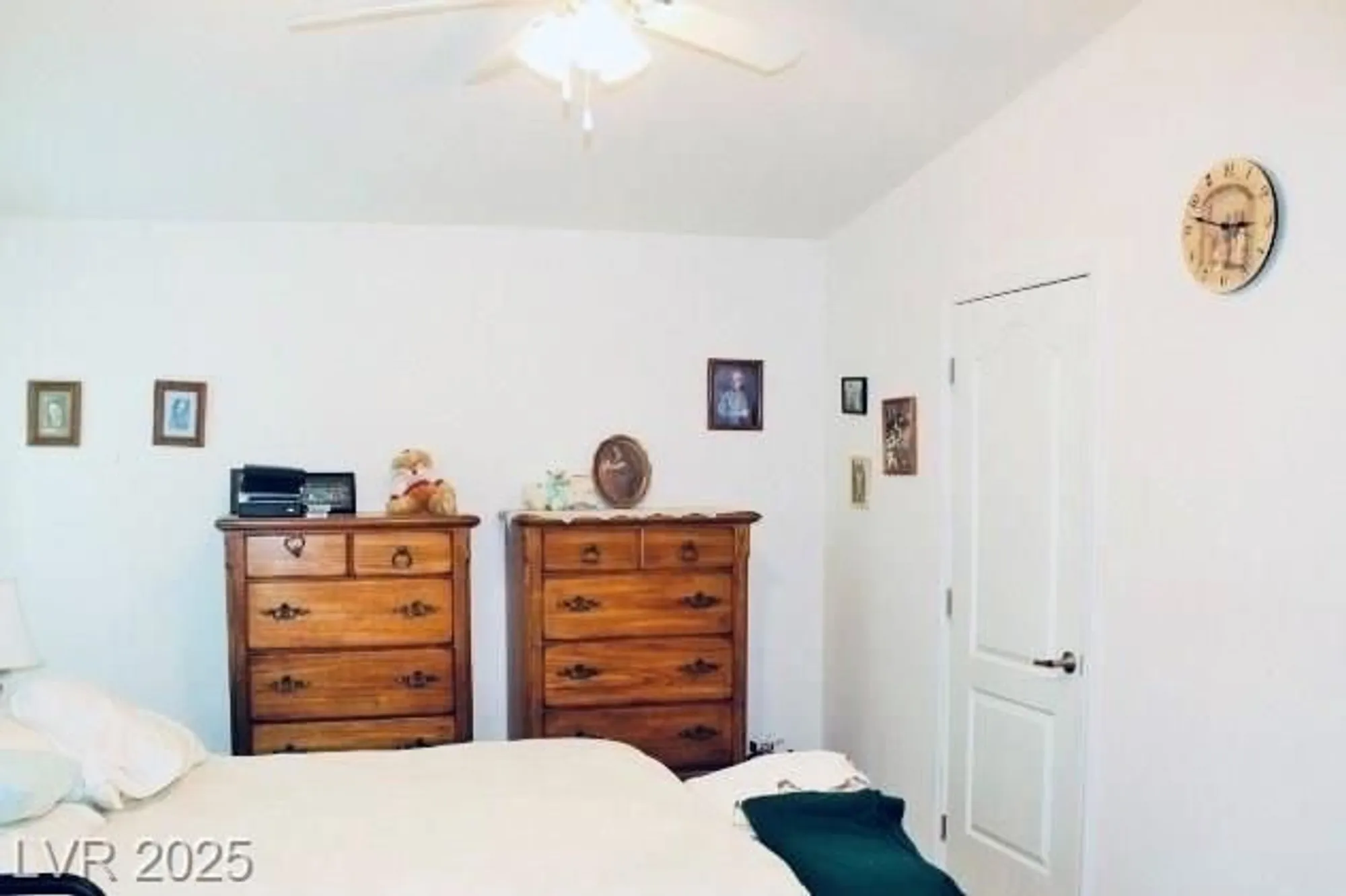 Property Slideshow image 10 of 22 | 881 montecito dr, Pahrump, NV, 89048