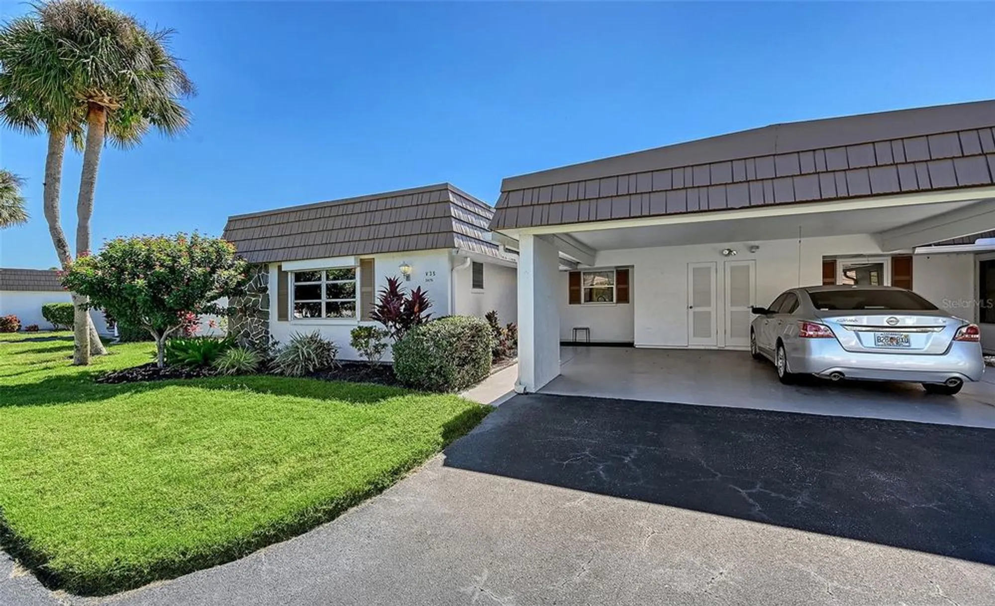 Property Slideshow image 1 of 47 | 5474 riverbluff cir v35, Sarasota, FL, 34231