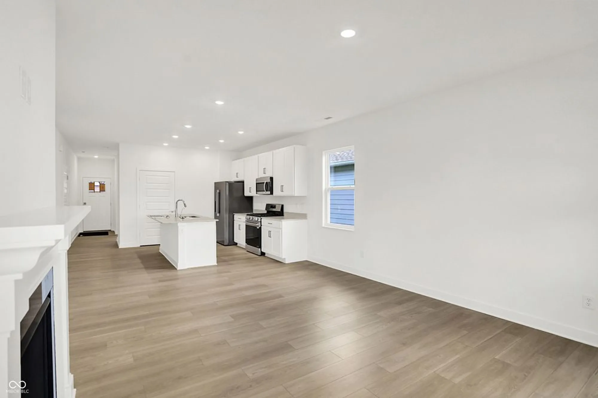 Property Slideshow image 14 of 34 | 5270 nettleton way, Avon, IN, 46123