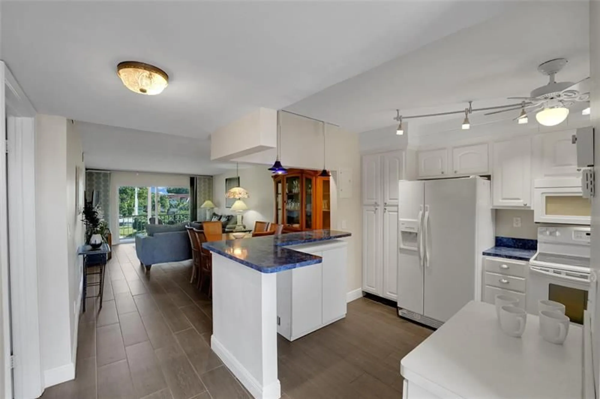 Property Slideshow image 4 of 50 | 8980 s hollybrook blvd 304, Pembroke Pines, FL, 33025