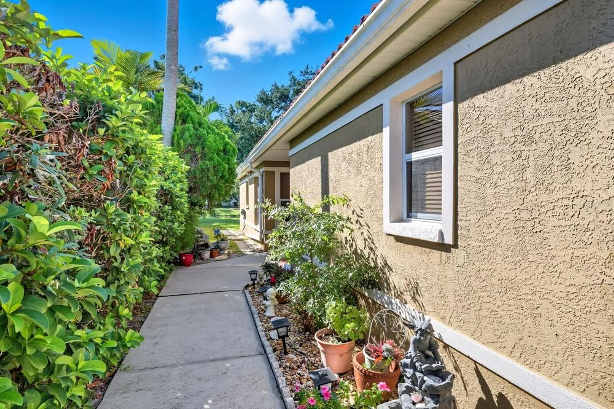 Property Slideshow image 4 of 50 | 5508 gardens dr, Sarasota, FL, 34243