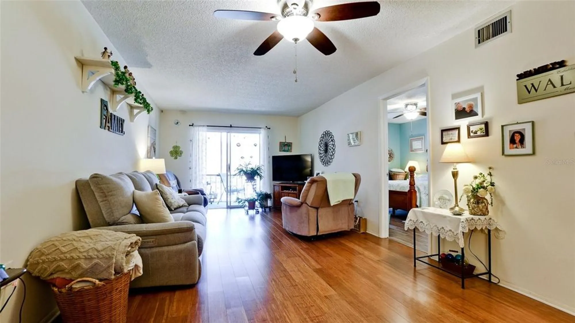 Property Slideshow image 17 of 58 | 4133 heron way e202, Bradenton, FL, 34205