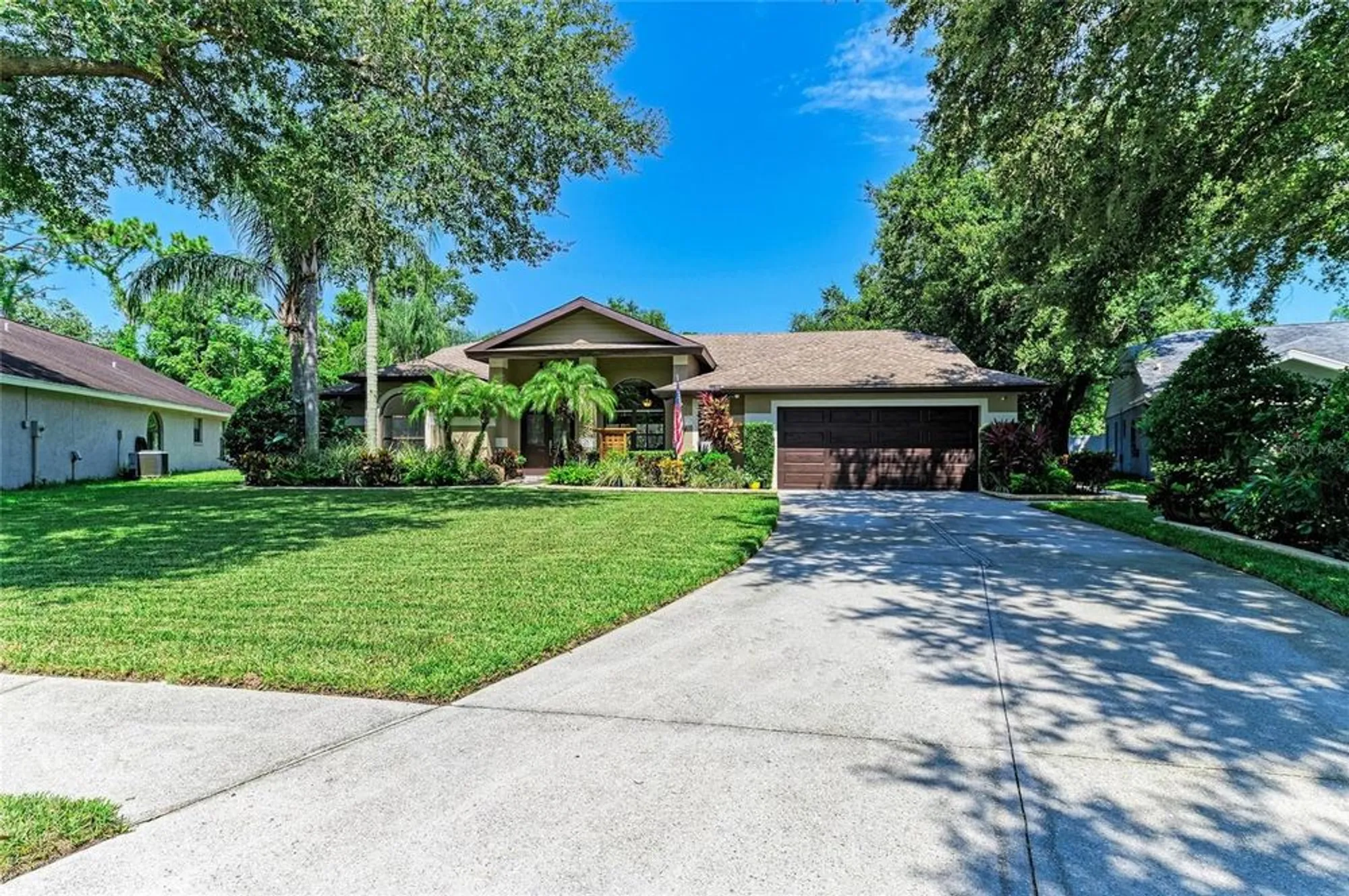 Property Slideshow image 3 of 69 | 8416 palm lakes ct, Sarasota, FL, 34243