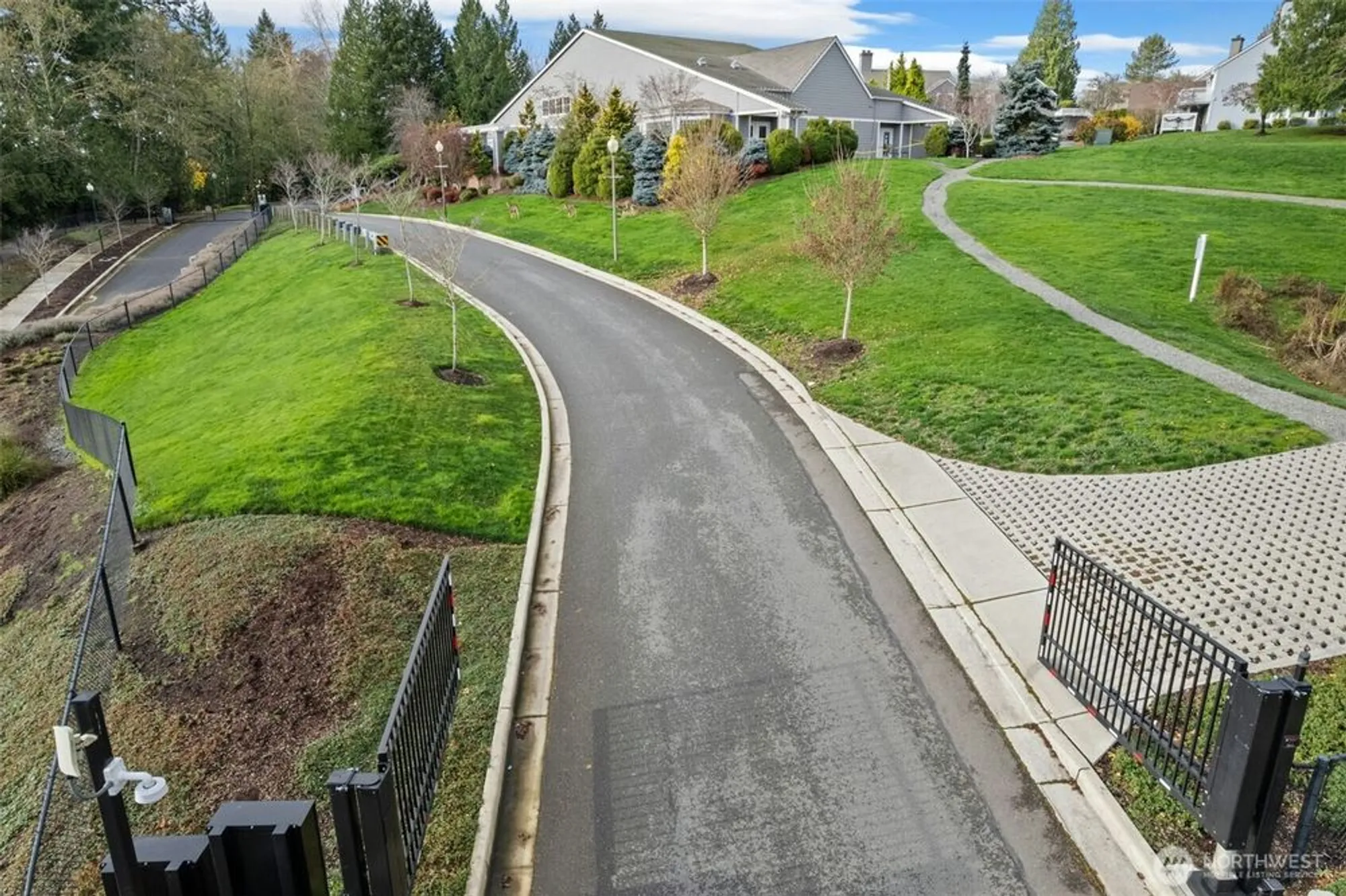 Property Slideshow image 25 of 31 | 22535 se highland cir 206, Issaquah, WA, 98029