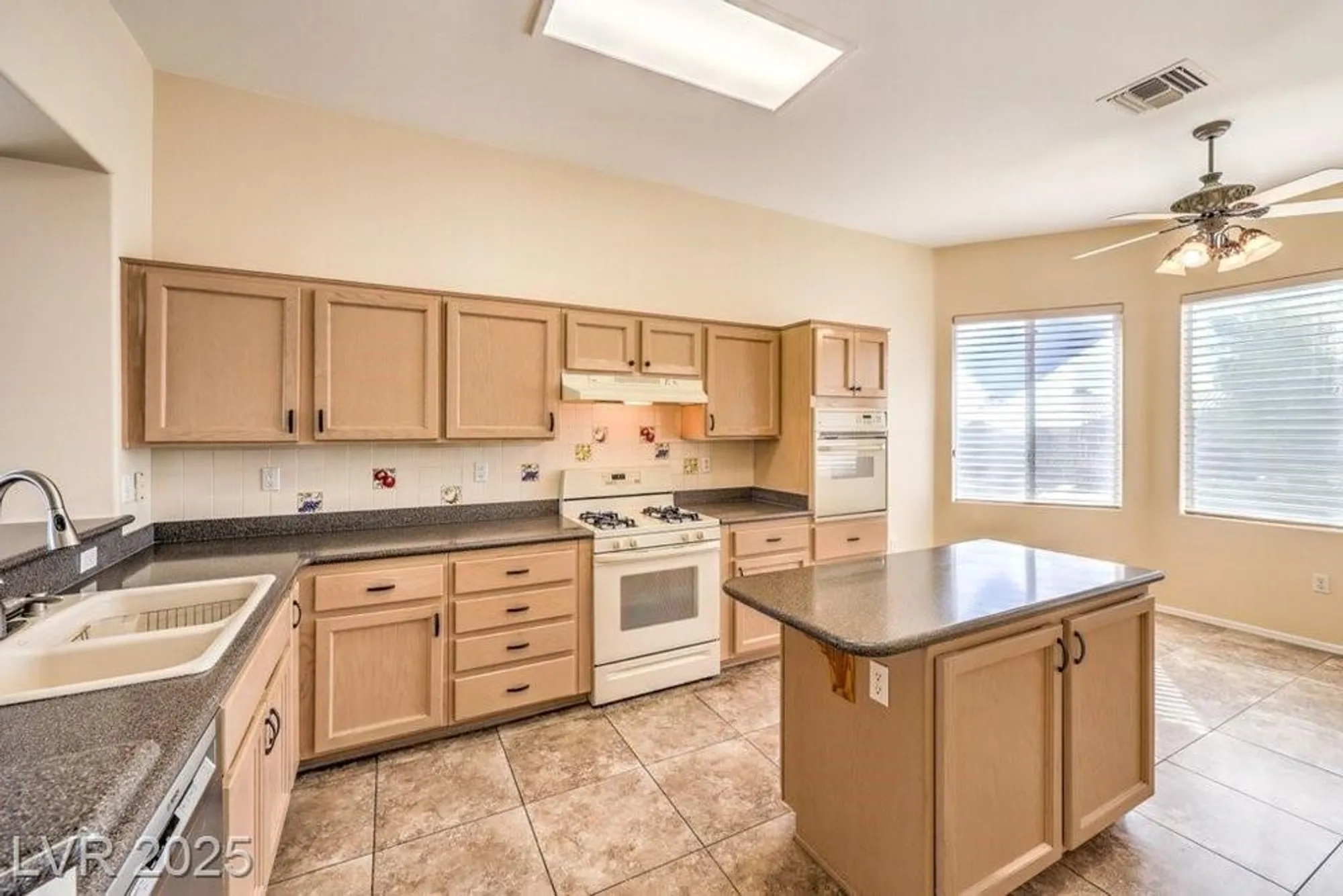 Property Slideshow image 10 of 39 | 11008 summers end ave, Las Vegas, NV, 89134