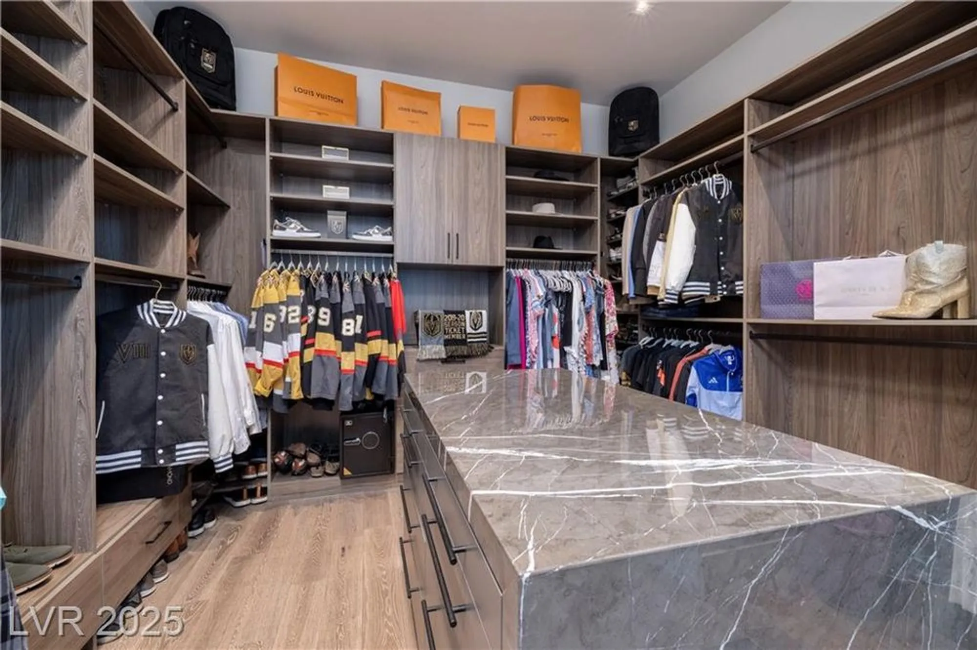 Property Slideshow image 13 of 32 | 10 sunrise beach cir, Henderson, NV, 89011