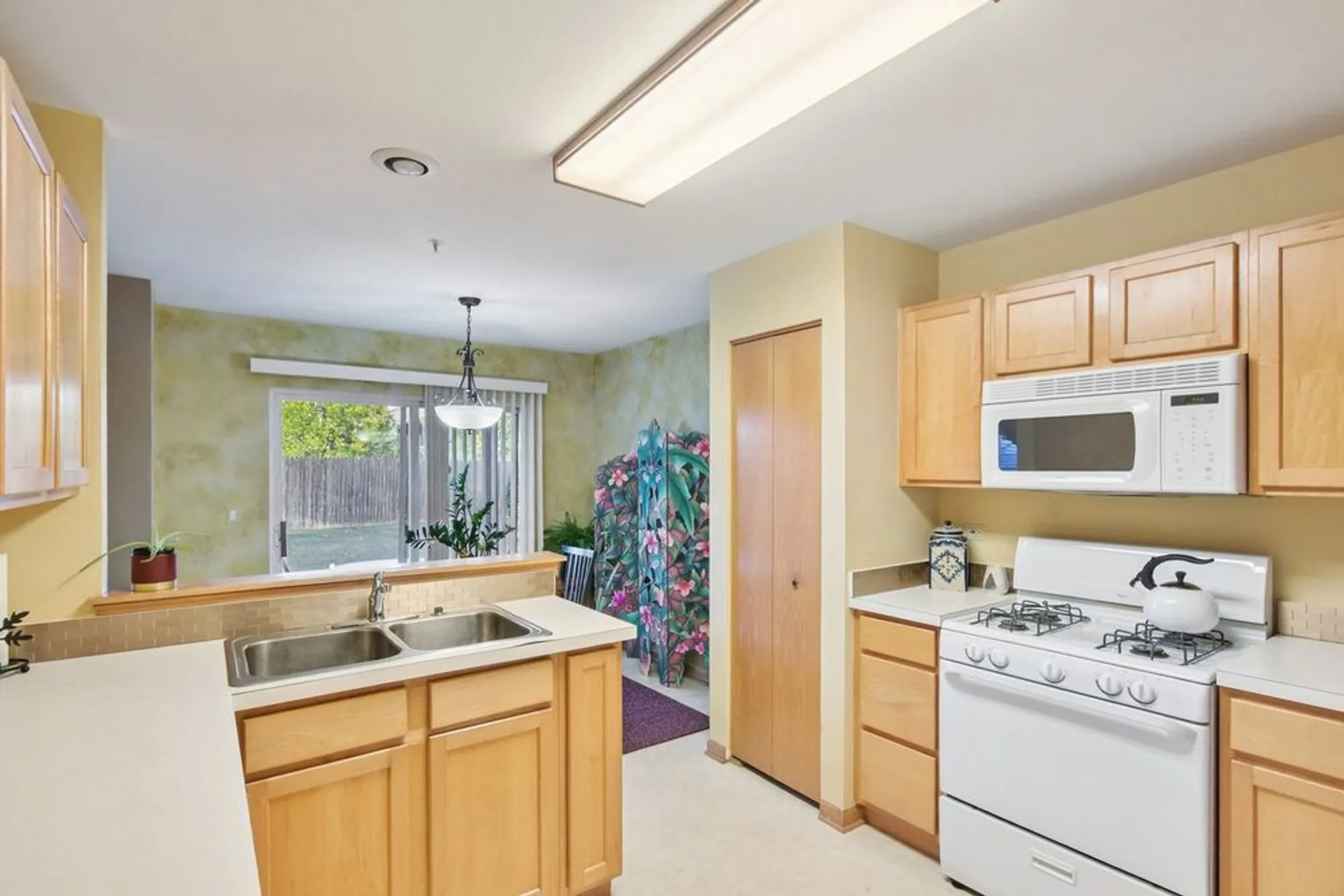 Property Slideshow image 11 of 20 | 20862 w torrey pines apt 1b, Plainfield, IL, 60544