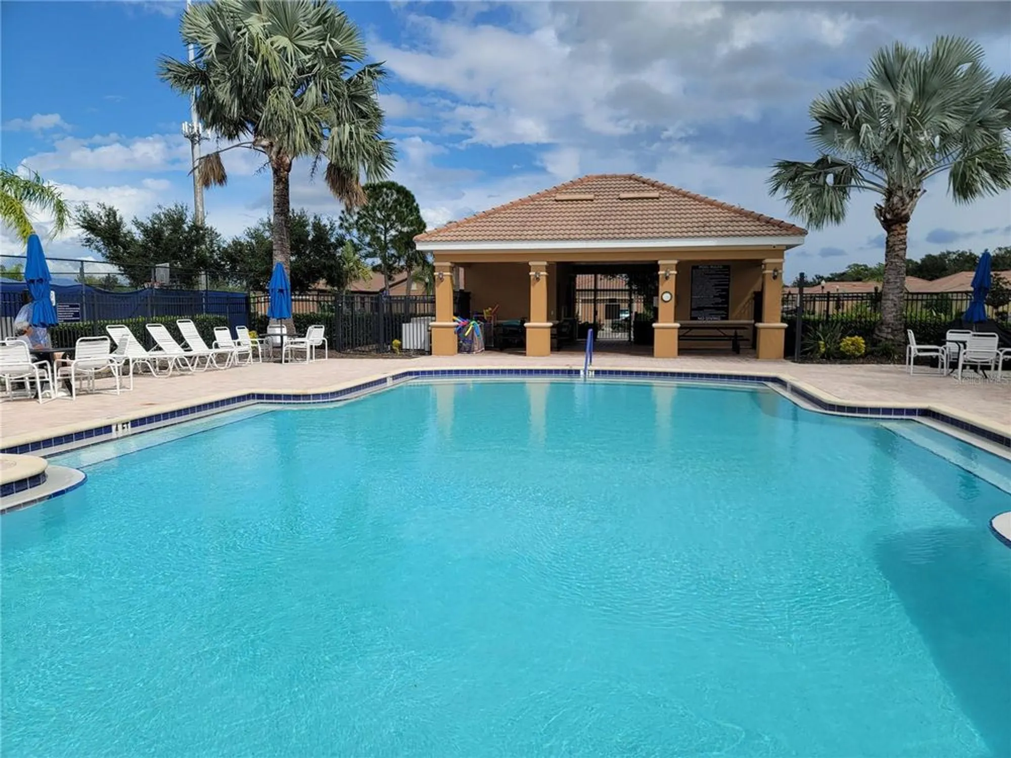 Property Slideshow image 88 of 100 | 303 bluewater falls ct, Apollo Beach, FL, 33572