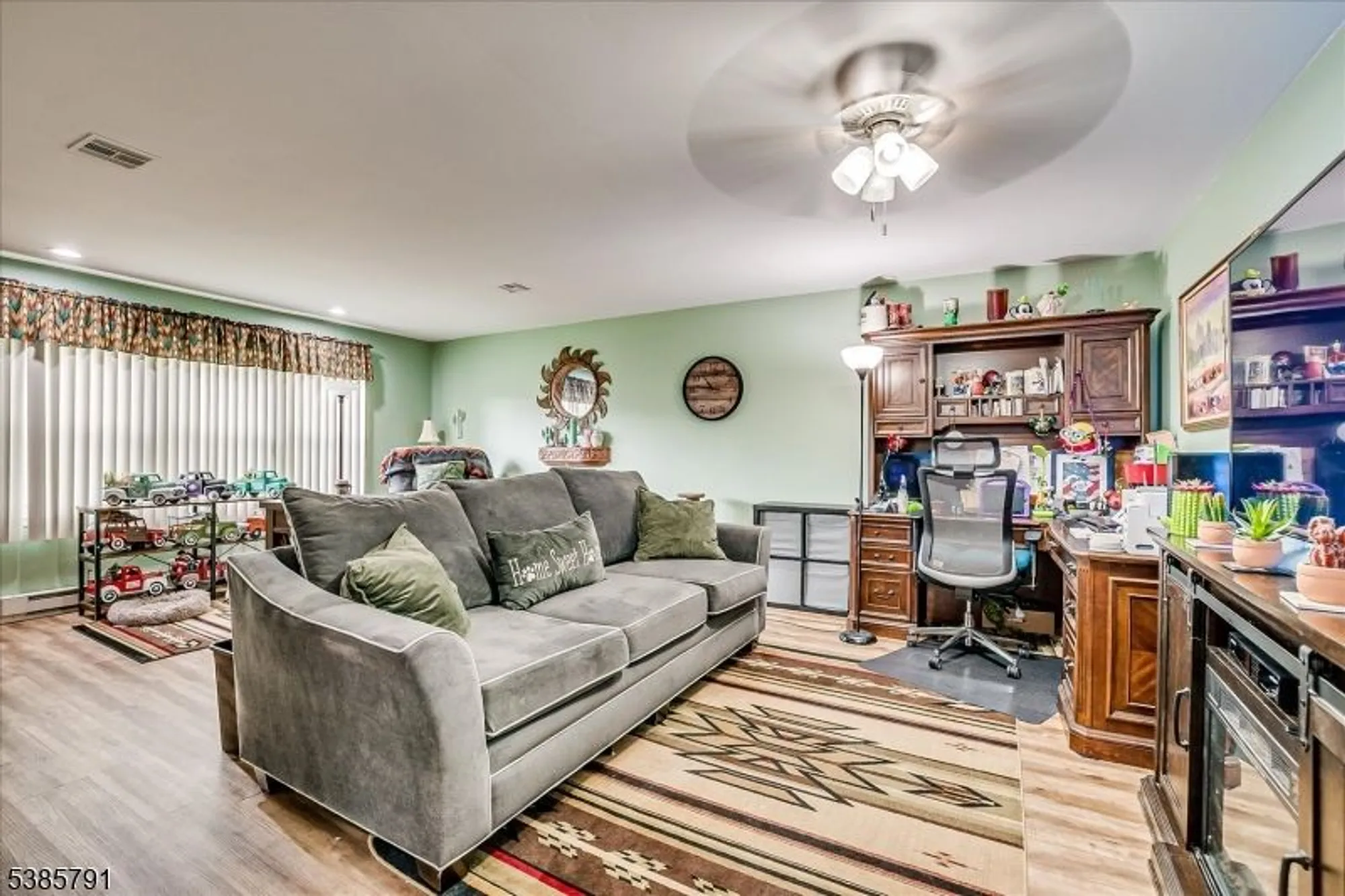 Property Slideshow image 4 of 34 | 1052 shetland dr, Lakewood Twp., NJ, 08701