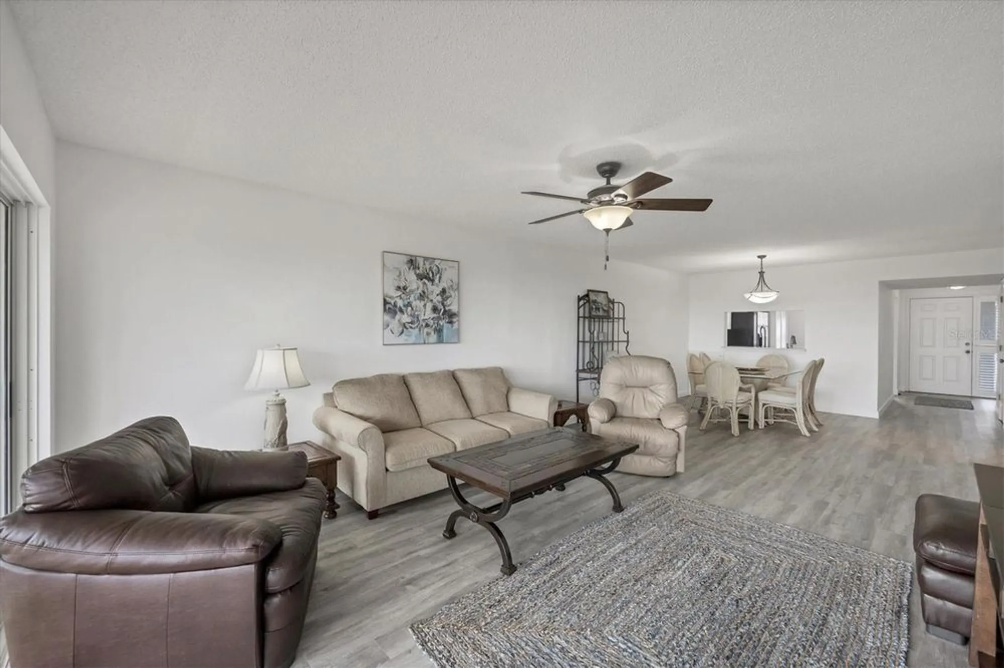 Property Slideshow image 5 of 28 | 1153 edgewater cir, Bradenton, FL, 34209