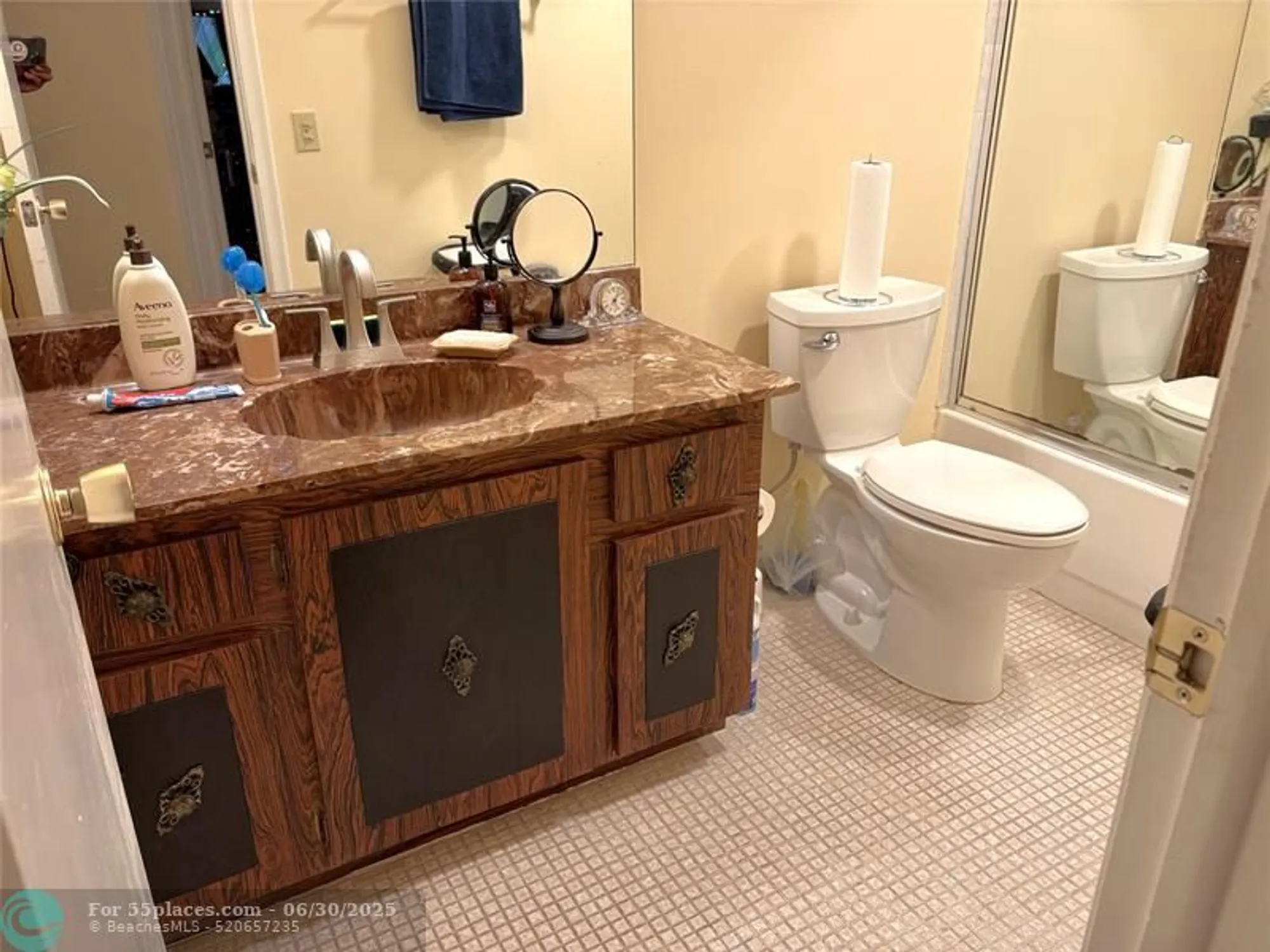 Property Slideshow image 8 of 17 | 3571 inverrary dr 209, Lauderhill, FL, 33319