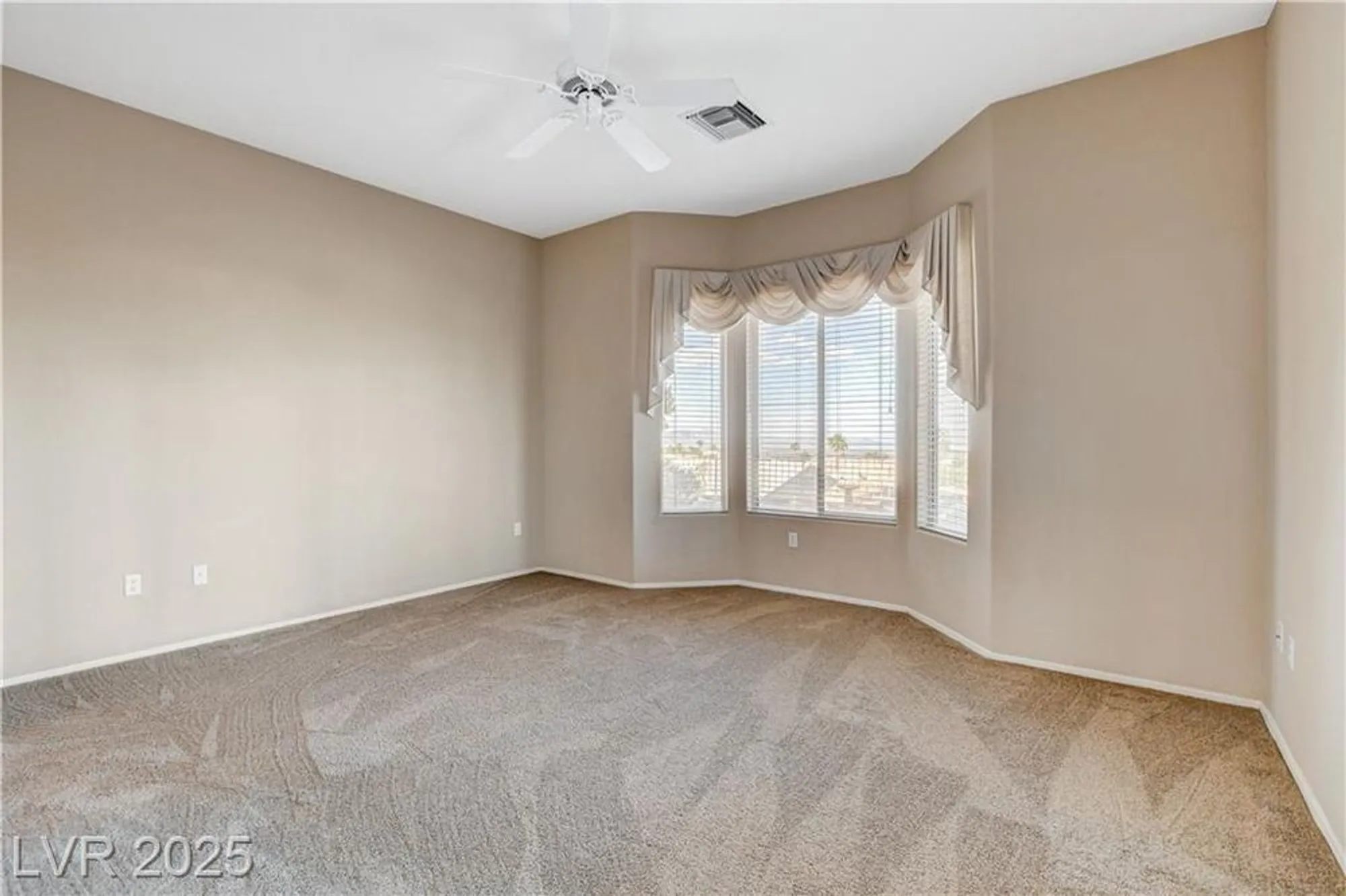 Property Slideshow image 33 of 74 | 1904 hot oak ridge st, Las Vegas, NV, 89134