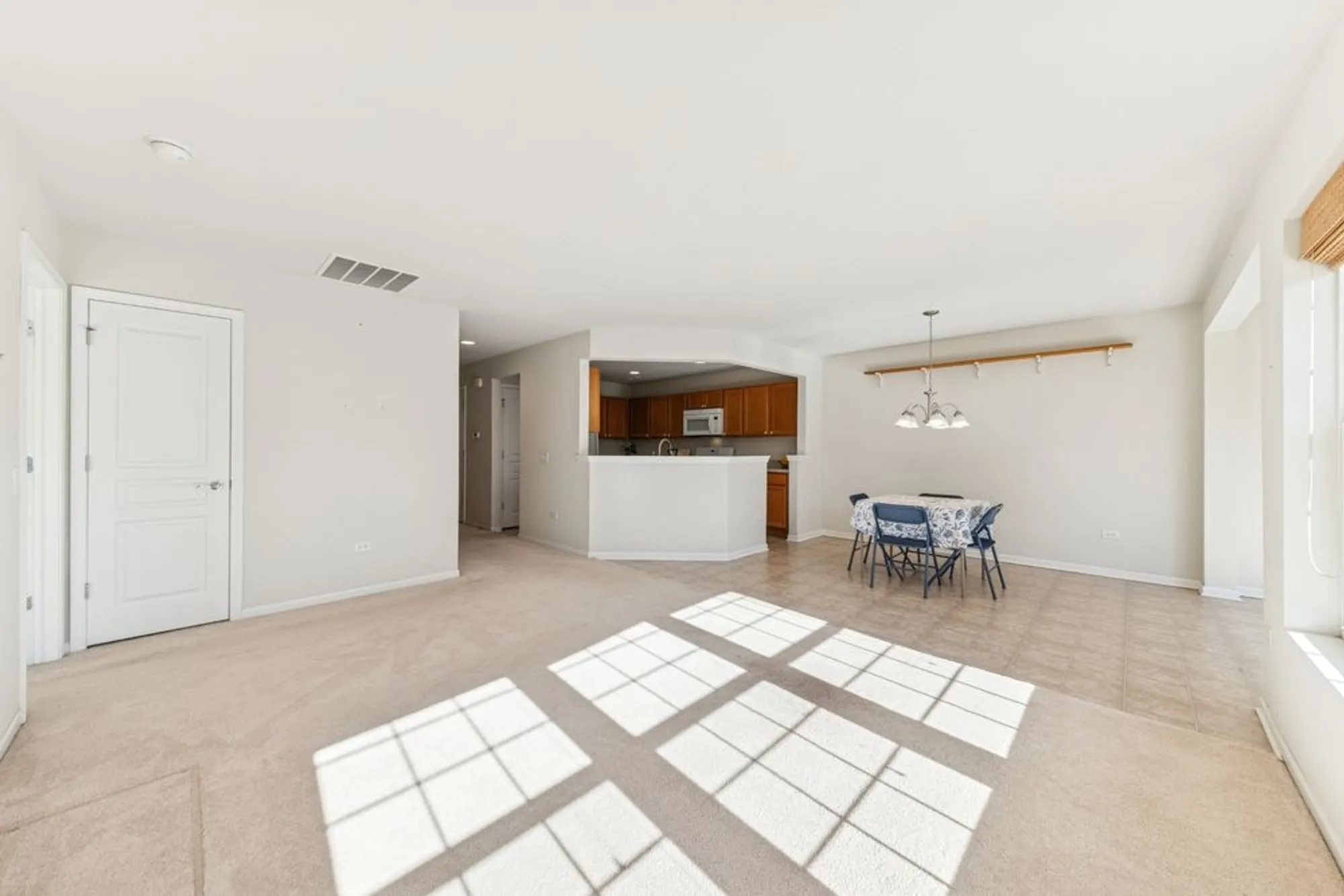 Property Slideshow image 12 of 28 | 2920 stoney creek dr, Elgin, IL, 60124