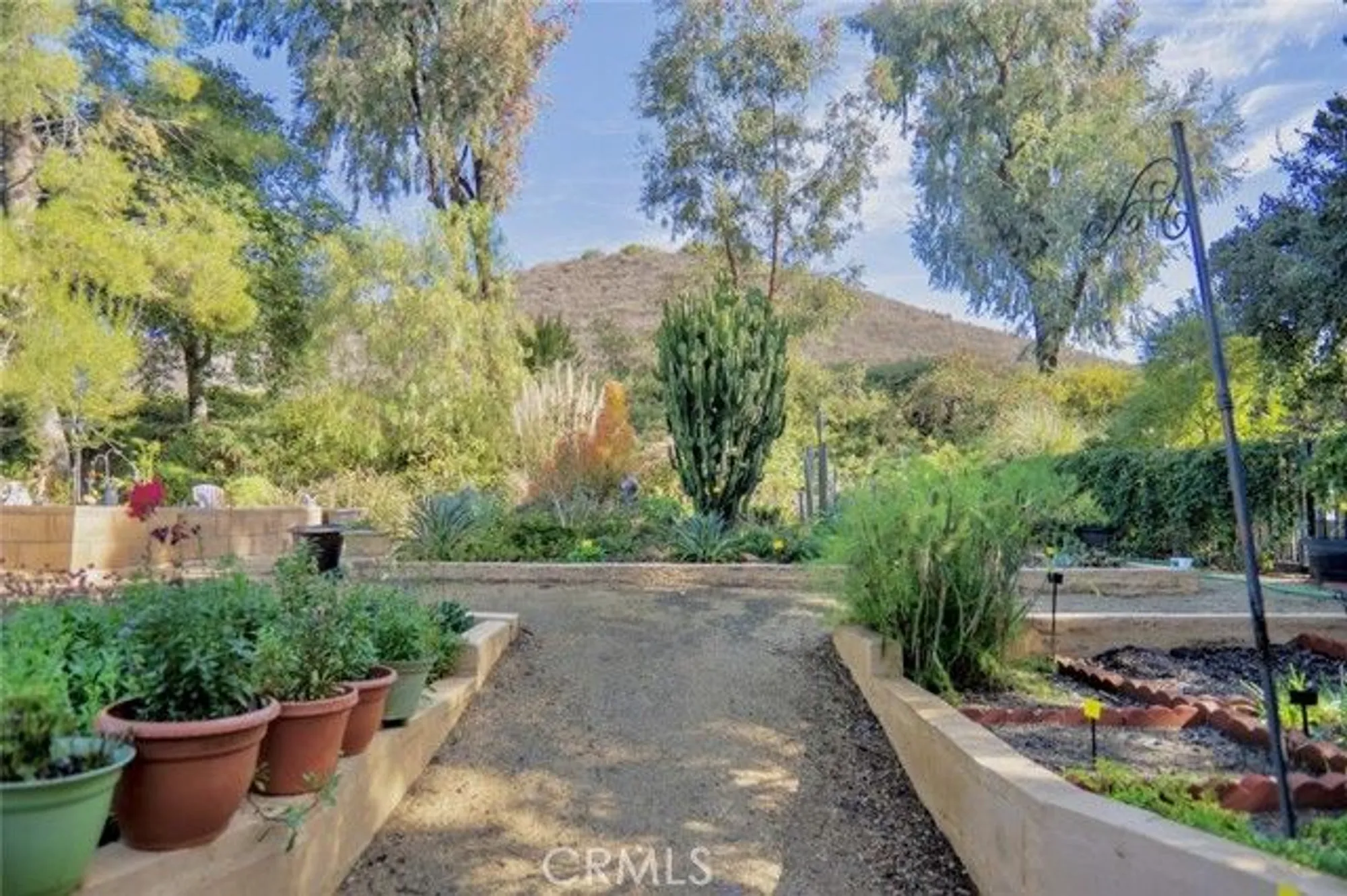 Property Slideshow image 24 of 28 | 327 chestnut hill ct 22, Thousand Oaks, CA, 91360