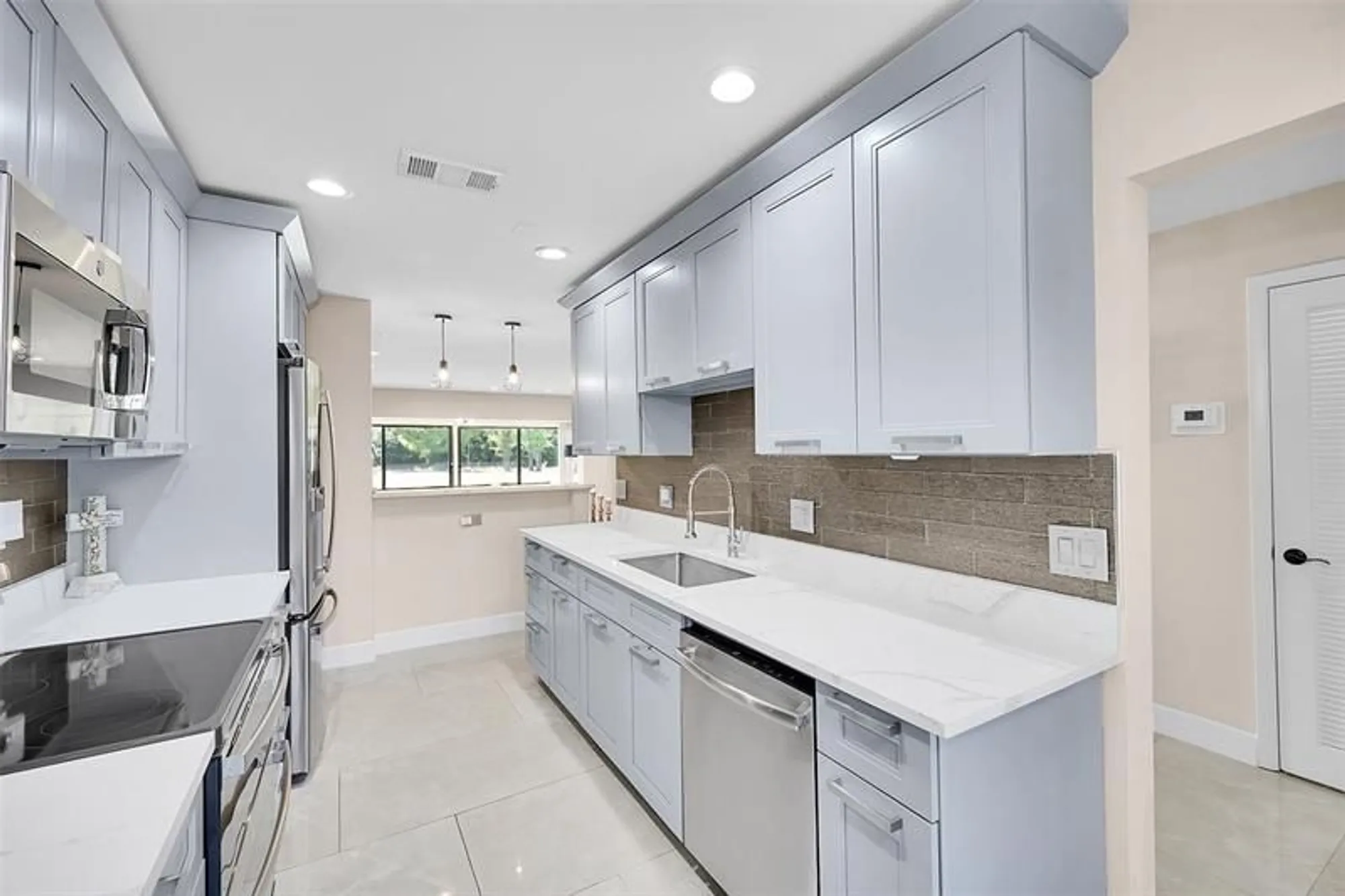 Property Slideshow image 10 of 61 | 21207 lago cir d, Boca Raton, FL, 33433