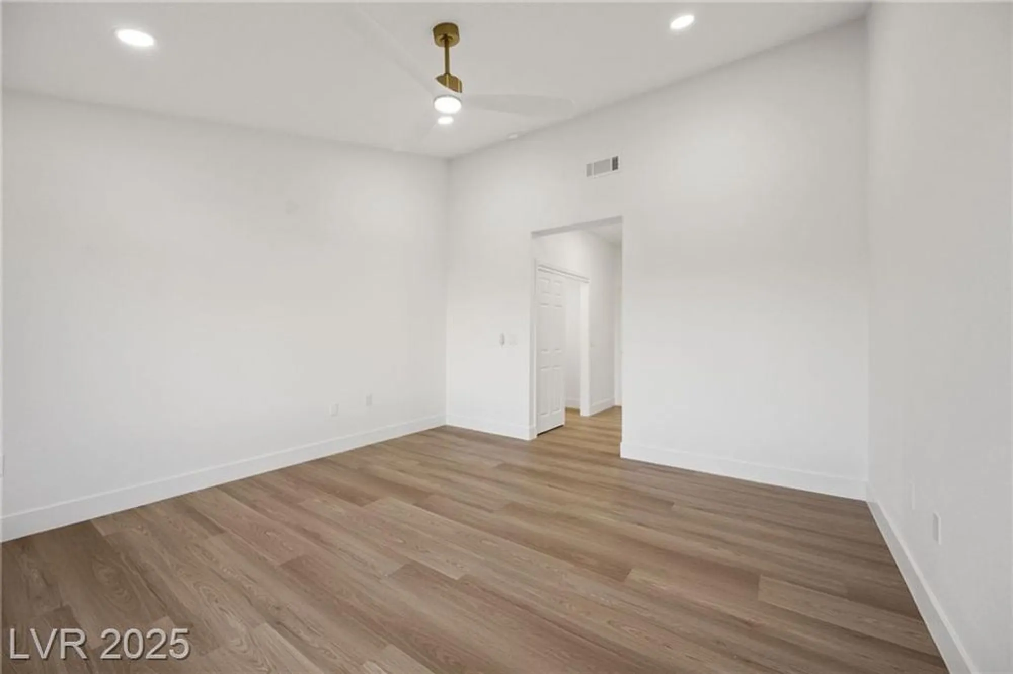 Property Slideshow image 31 of 44 | 2808 crown ridge dr, Las Vegas, NV, 89134