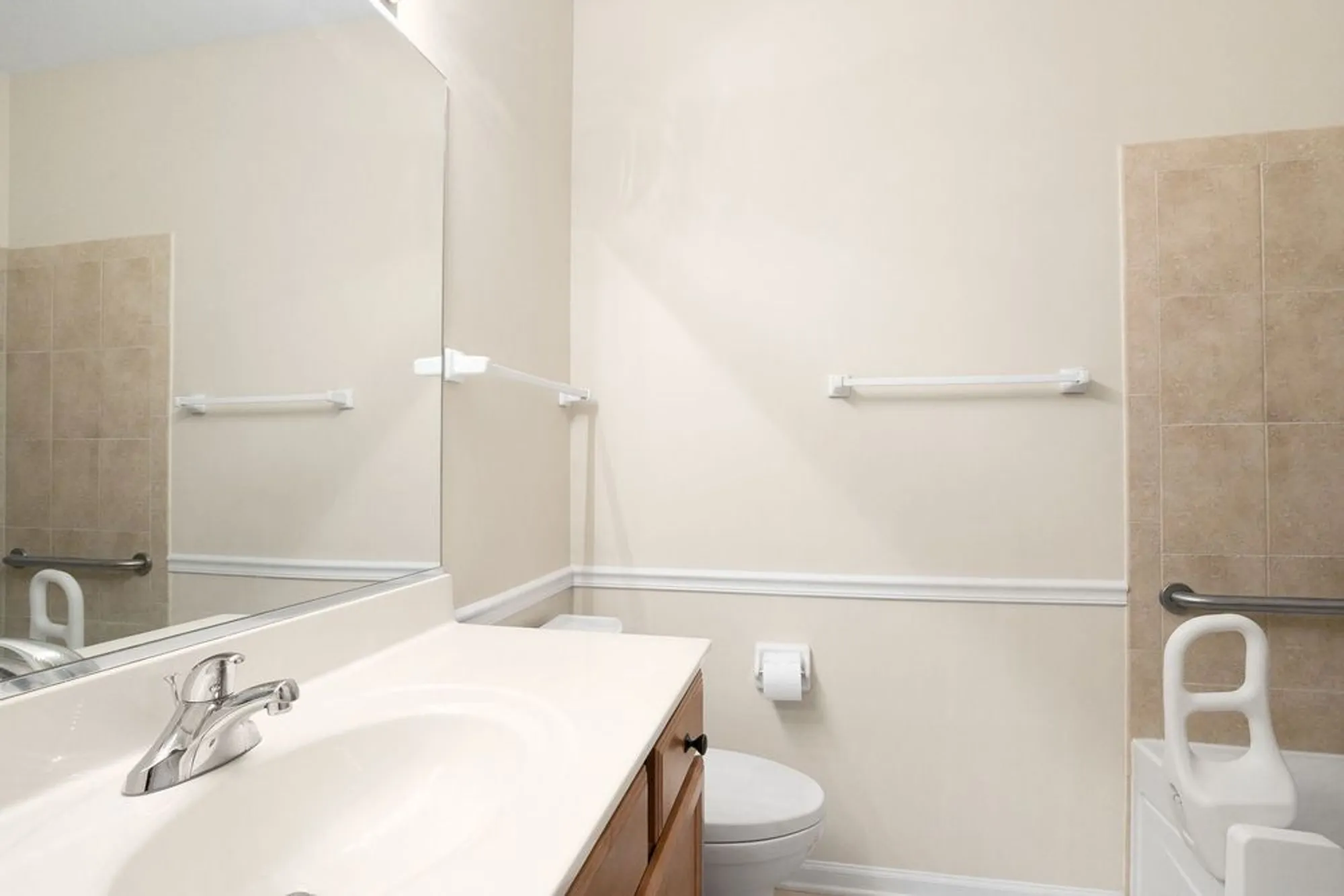 Property Slideshow image 18 of 32 | 272 enfield ln, Grayslake, IL, 60030