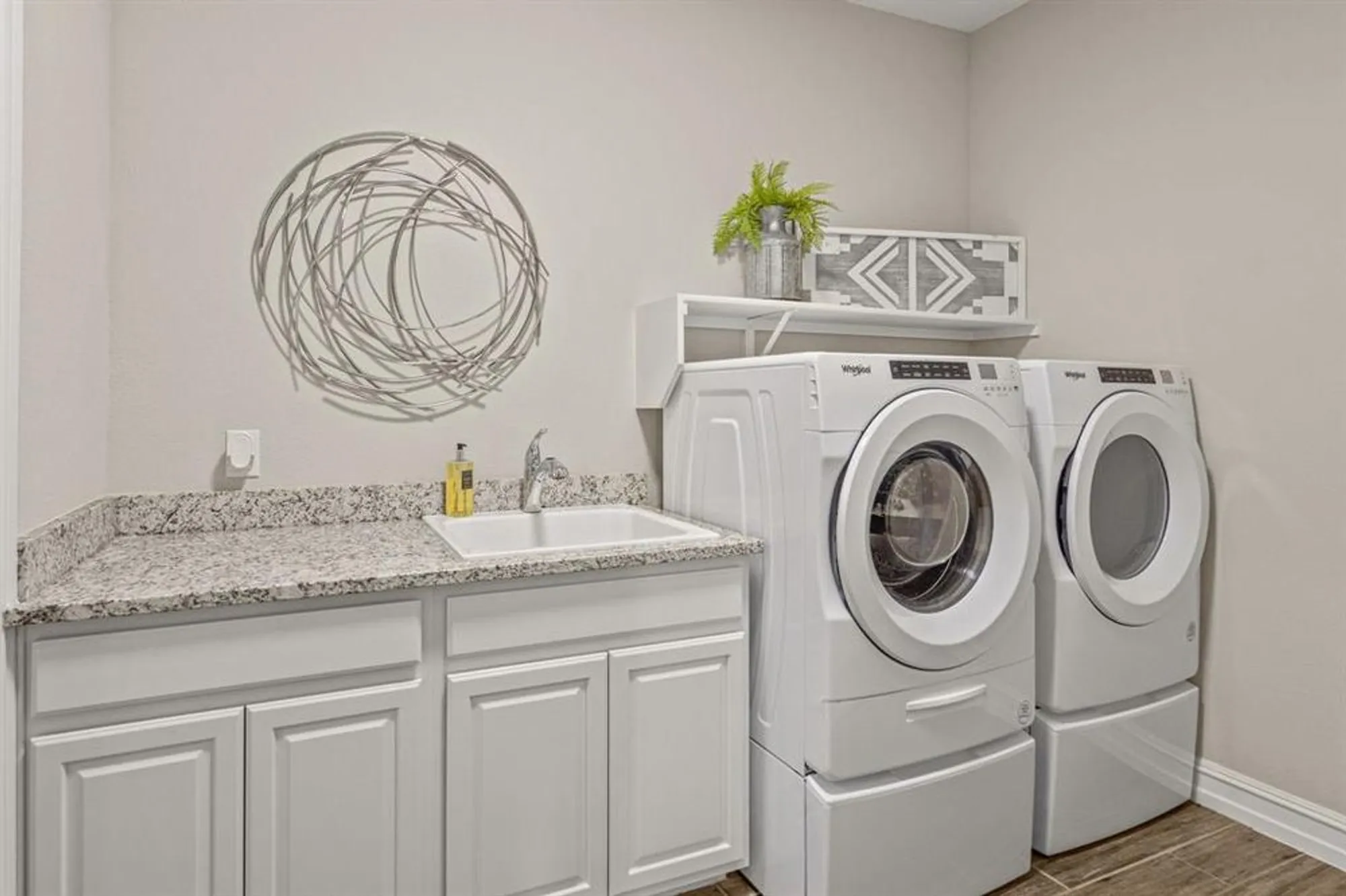 Property Slideshow image 8 of 40 | 712 freedom ln, Aubrey, TX, 76227