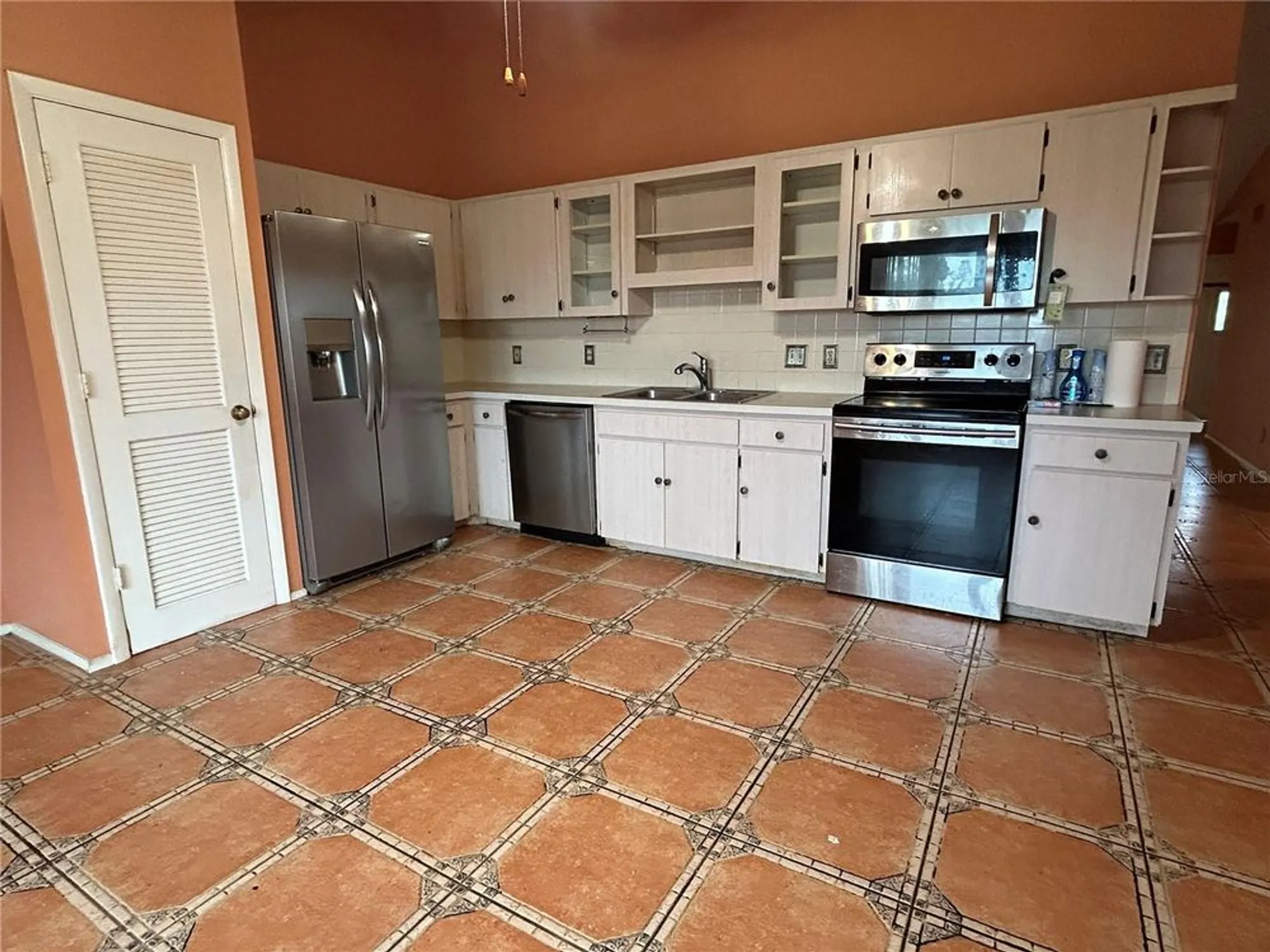 Property Slideshow image 12 of 34 | 2221 norwegian dr 57, Clearwater, FL, 33763