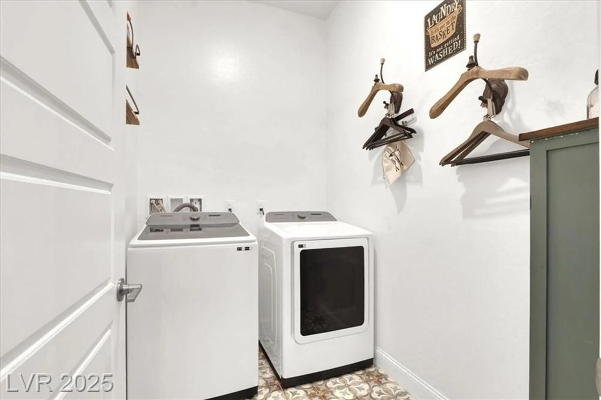 Property Slideshow image 20 of 45 | 727 chopin hills st, Henderson, NV, 89011