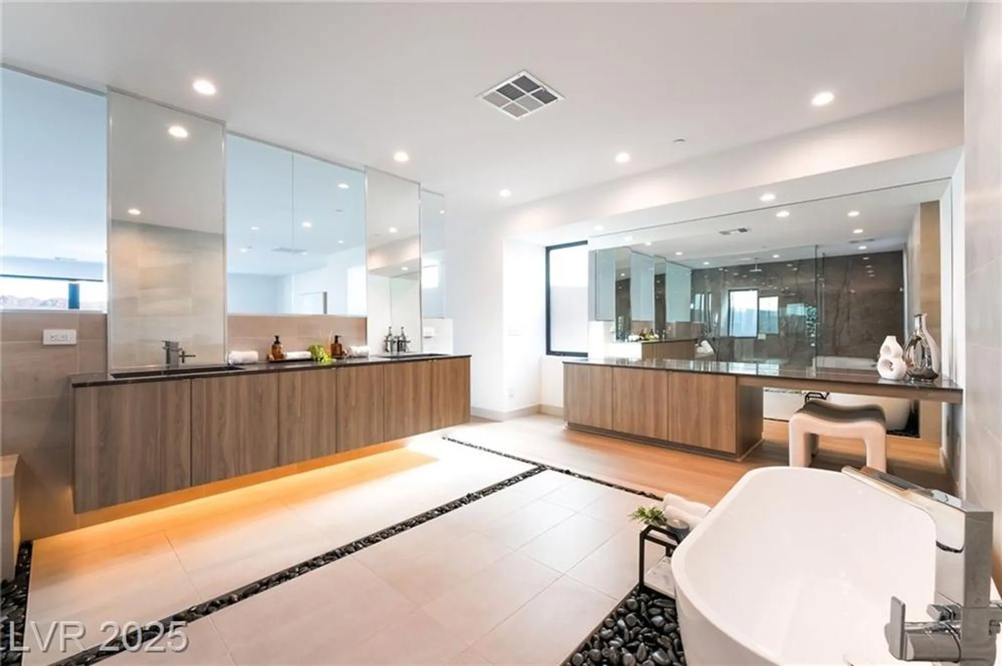 Property Slideshow image 18 of 67 | 33 falling ridge ln, Henderson, NV, 89011