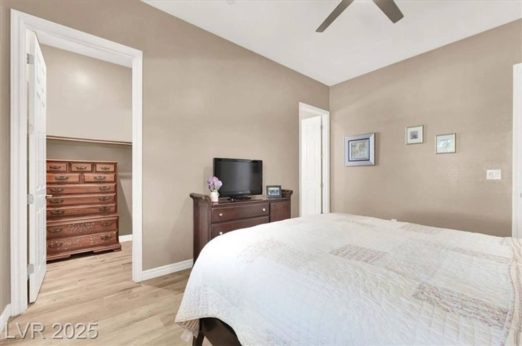 Property Slideshow image 13 of 48 | 400 middlestone ave, Henderson, NV, 89011