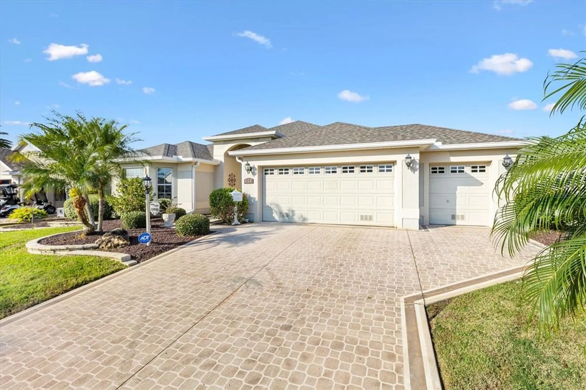 Property Slideshow image 1 of 35 | 933 folkstone way, The Villages, FL, 32162