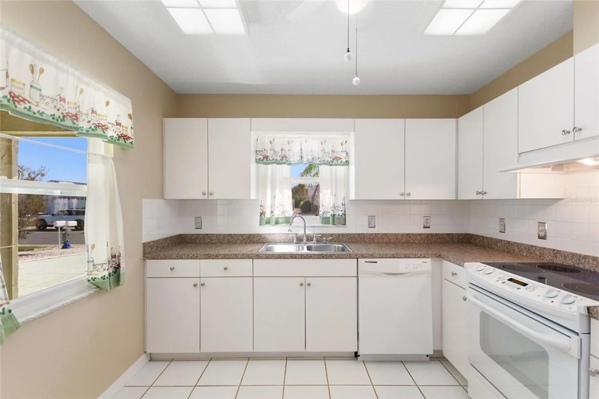 Property Slideshow image 11 of 49 | 679 fort duquesna dr, Sun City Center, FL, 33573