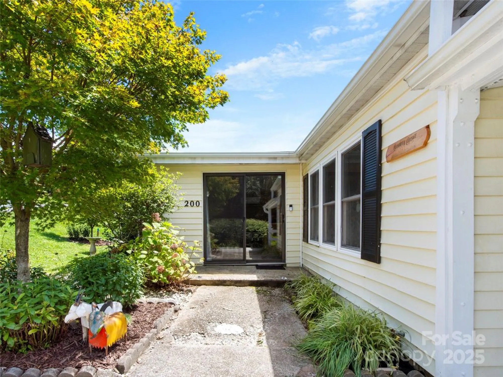 Property Slideshow image 4 of 27 | 200 cranbrook cir, Hendersonville, NC, 28792