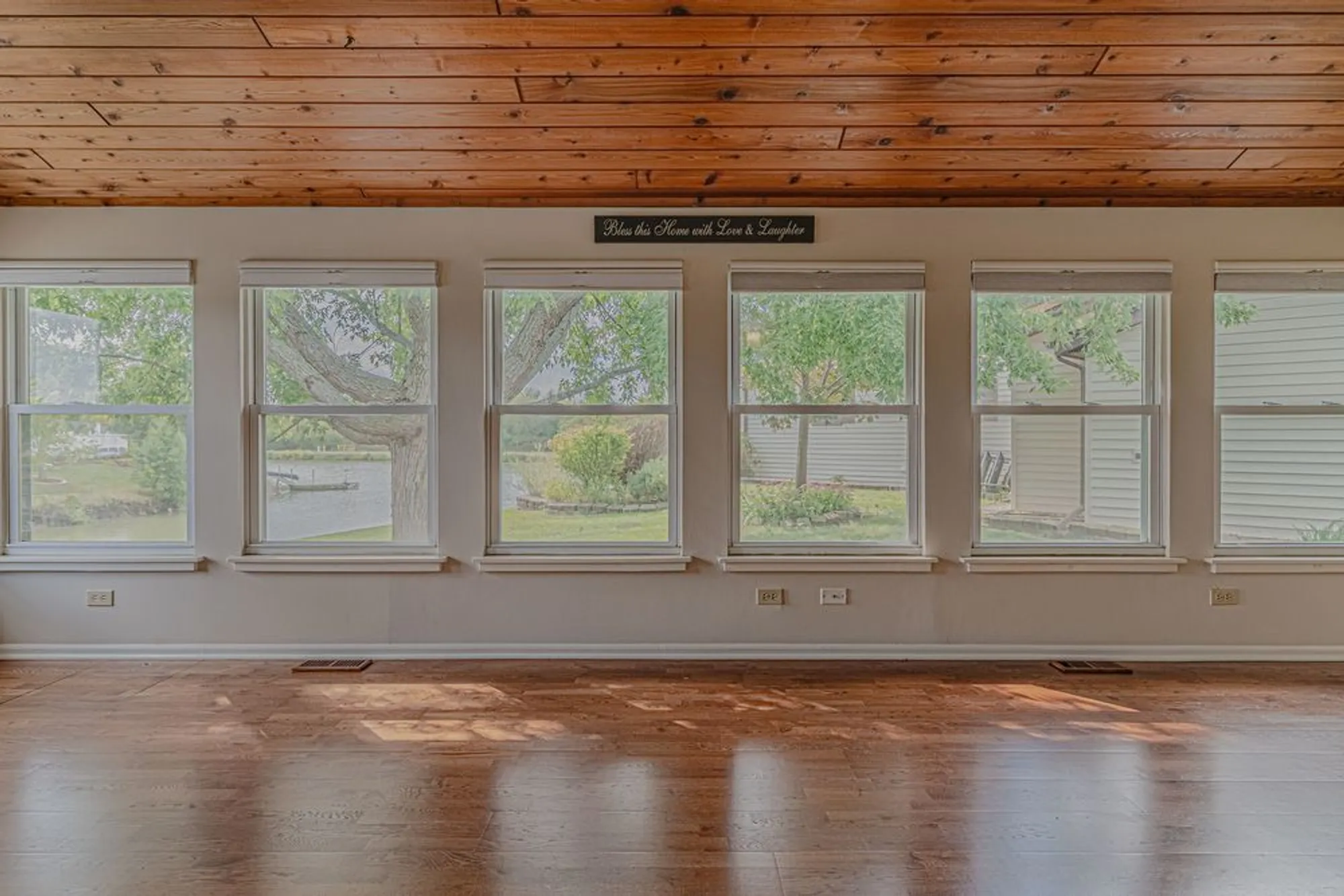 Property Slideshow image 10 of 41 | 9 derby ct, Grayslake, IL, 60030