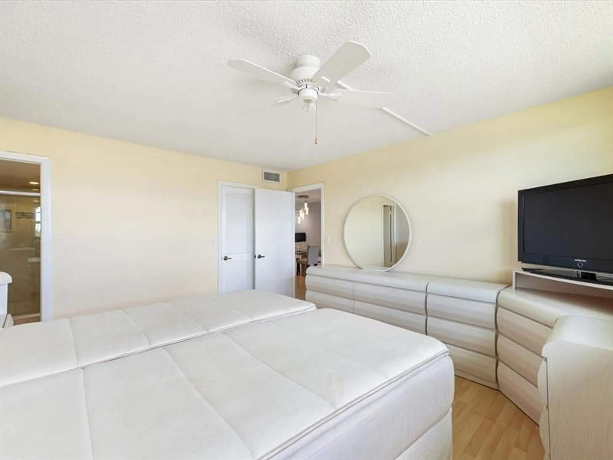 Property Slideshow image 16 of 42 | 9423 s hollybrook lake dr 309, Pembroke Pines, FL, 33025