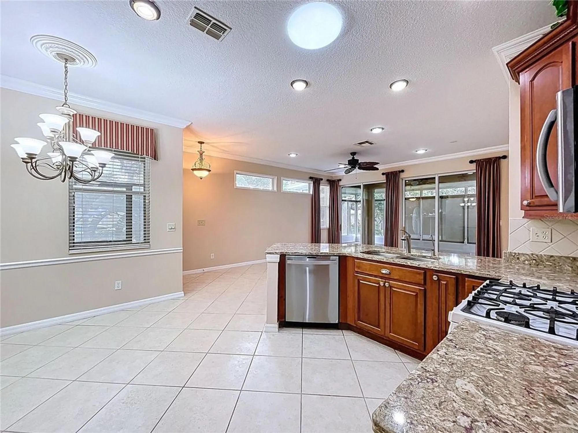 Property Slideshow image 14 of 74 | 2018 inverness greens dr # 2018, Sun City Center, FL, 33573