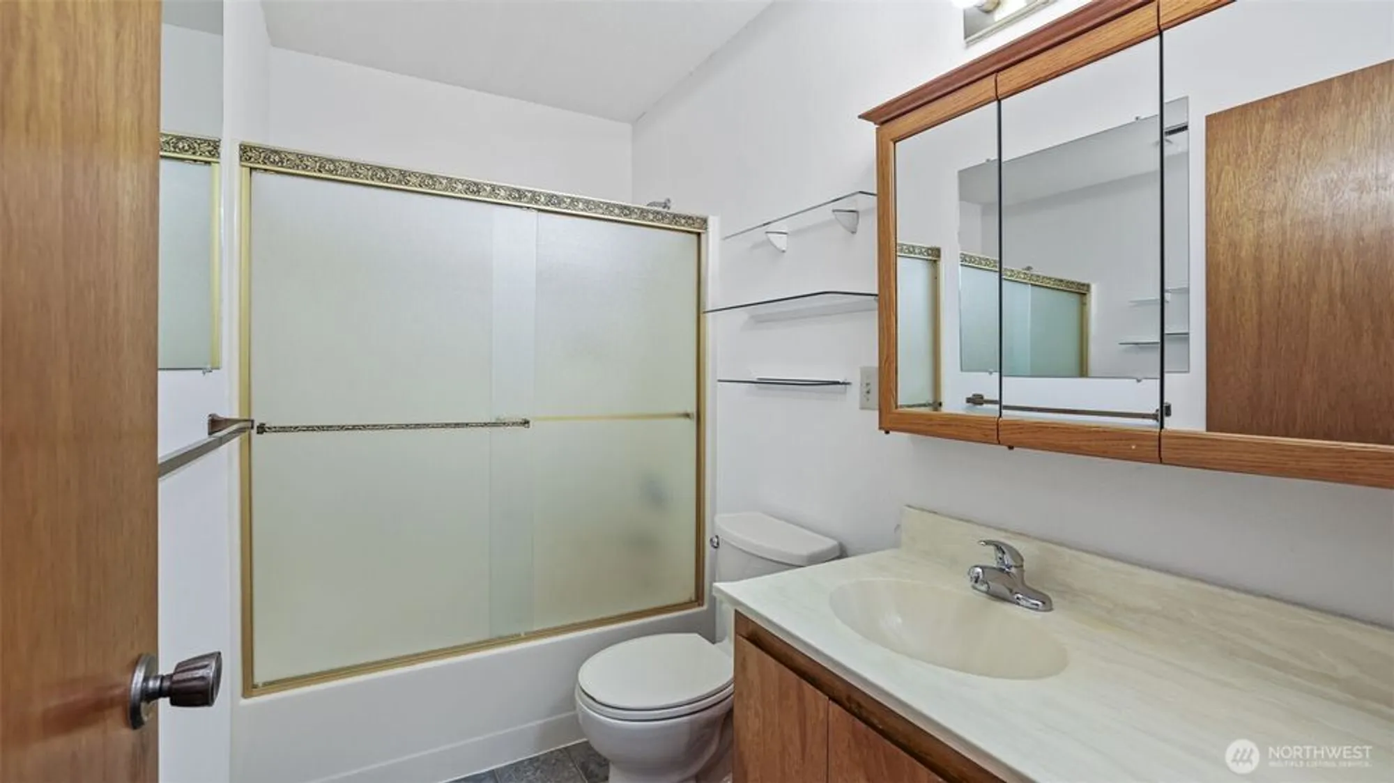 Property Slideshow image 10 of 23 | 10821 glen acres dr s c, Seattle, WA, 98168