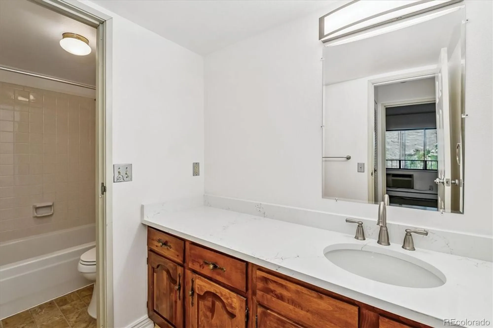 Property Slideshow image 13 of 35 | 13991 e marina dr apt 501, Aurora, CO, 80014
