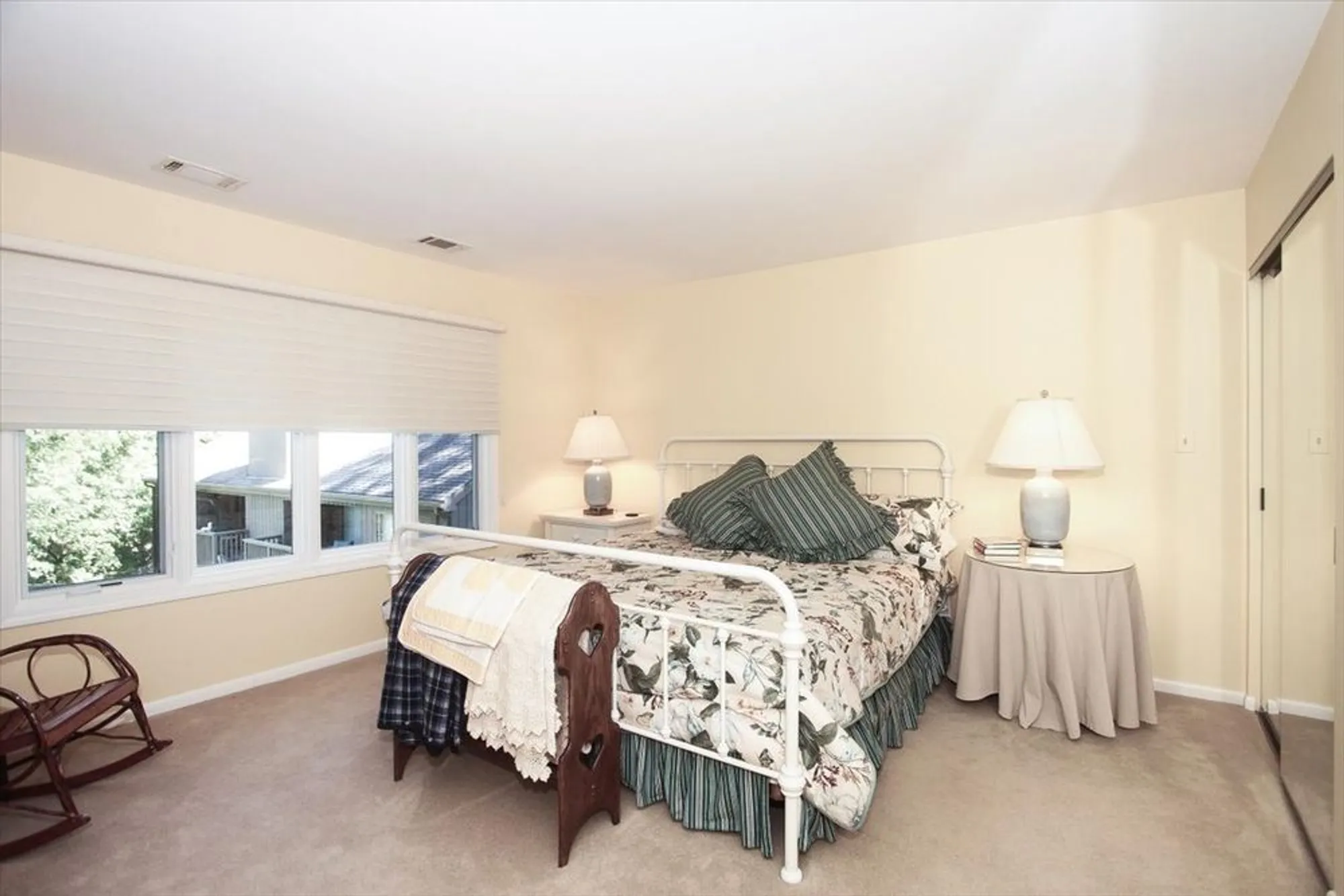 Property Slideshow image 23 of 54 | 660 old barn rd # f-24, Lake Barrington, IL, 60010