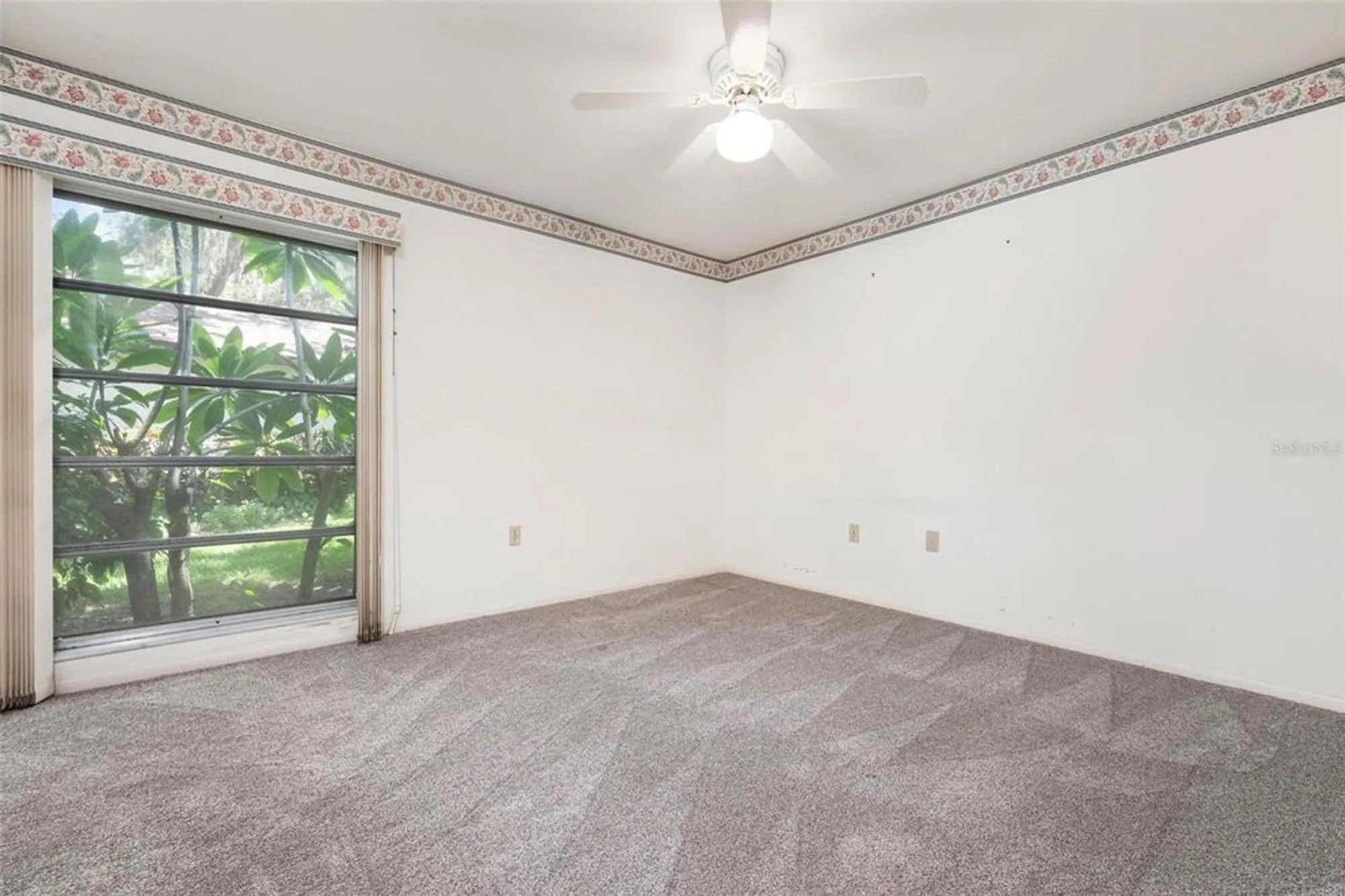 Property Slideshow image 21 of 25 | 2227 circlewood dr # 52, Sarasota, FL, 34231