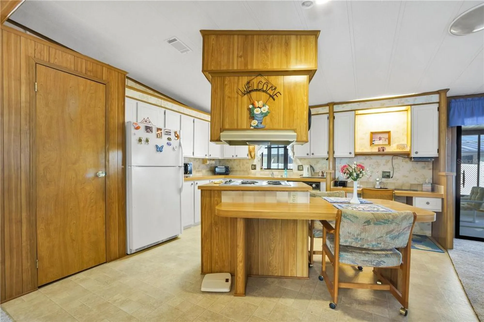 Property Slideshow image 9 of 44 | 4969 foxwood lake dr, Lakeland, FL, 33810