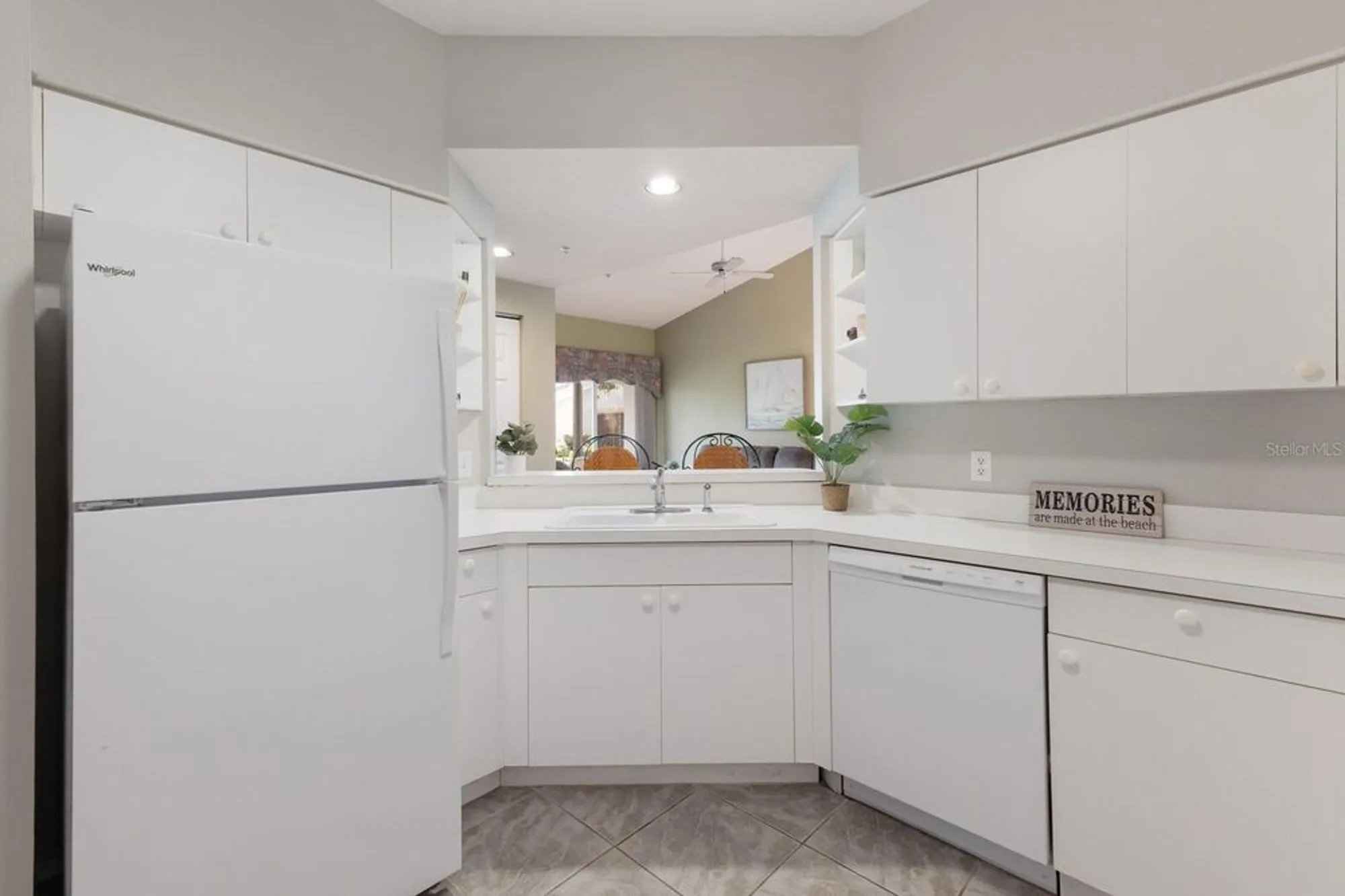 Property Slideshow image 11 of 30 | 6315 green oak cir # 13a, Bradenton, FL, 34203