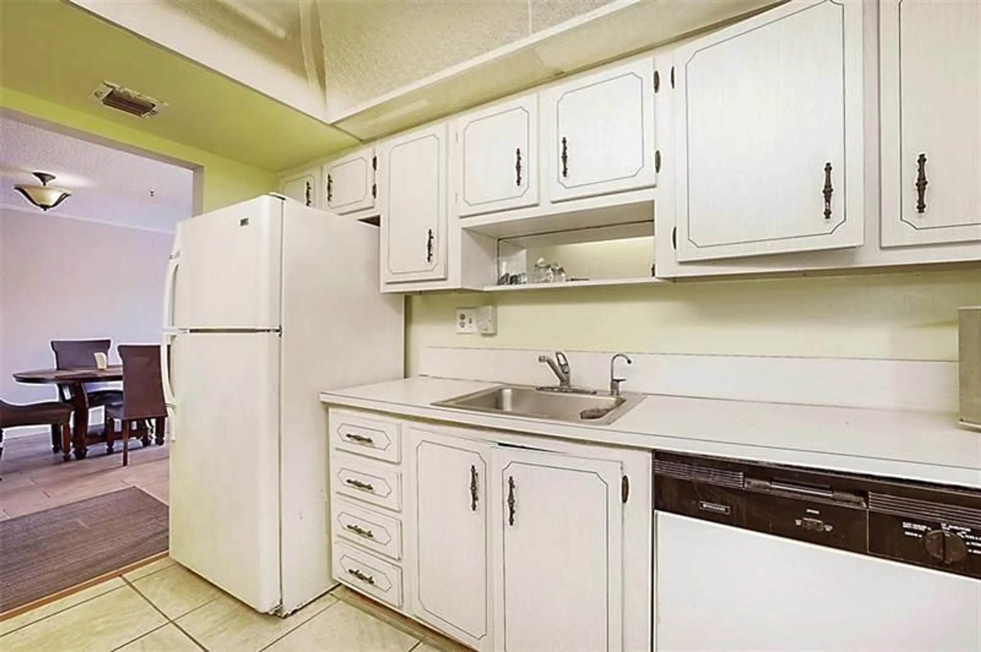 Property Slideshow image 12 of 26 | 1400 saint charles pl 616, Pembroke Pines, FL, 33026