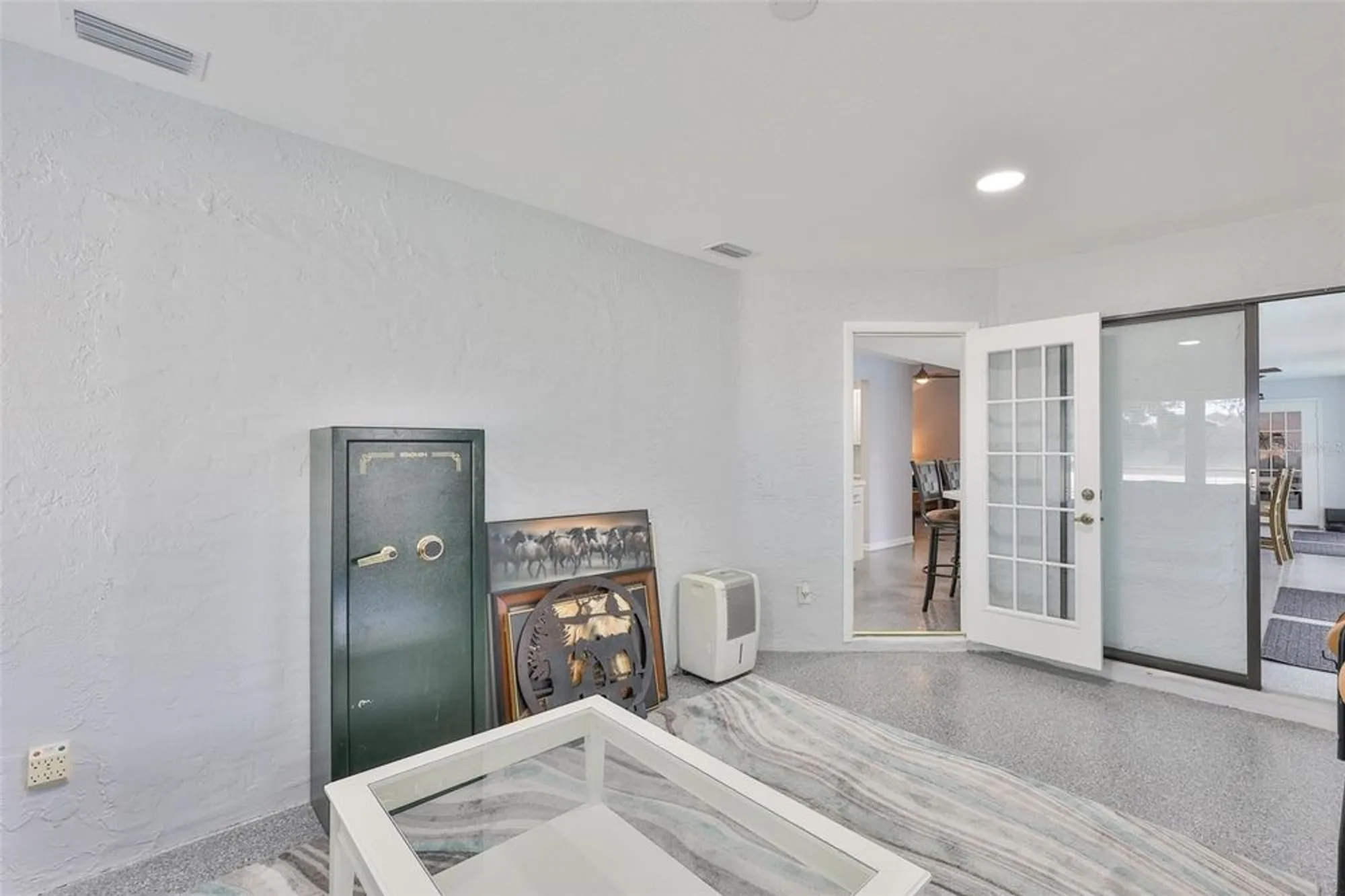 Property Slideshow image 32 of 63 | 2022 east view dr, Sun City Center, FL, 33573