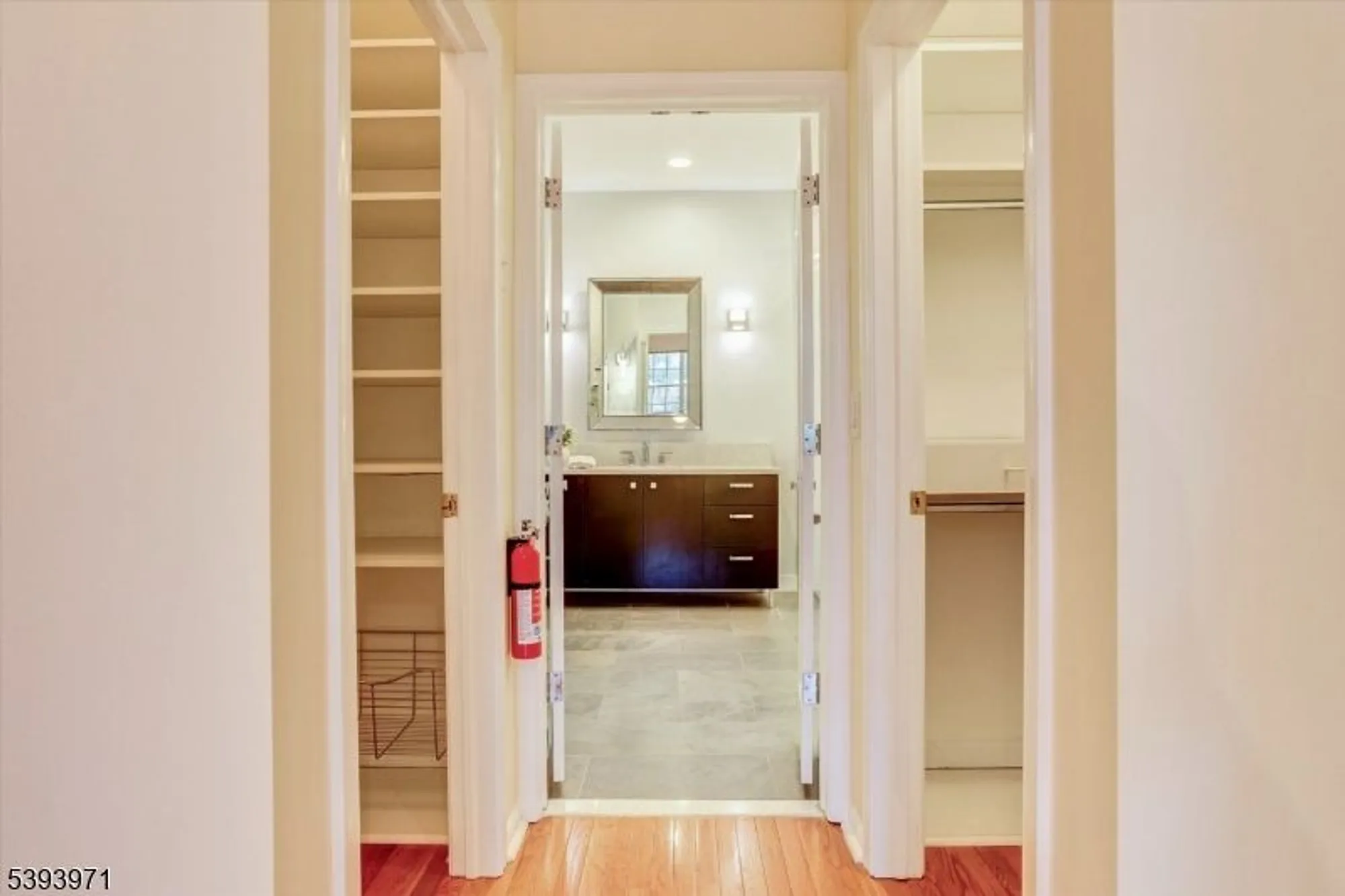 Property Slideshow image 11 of 29 | 13 fernwood ct, Whitehouse Station, NJ, 08889