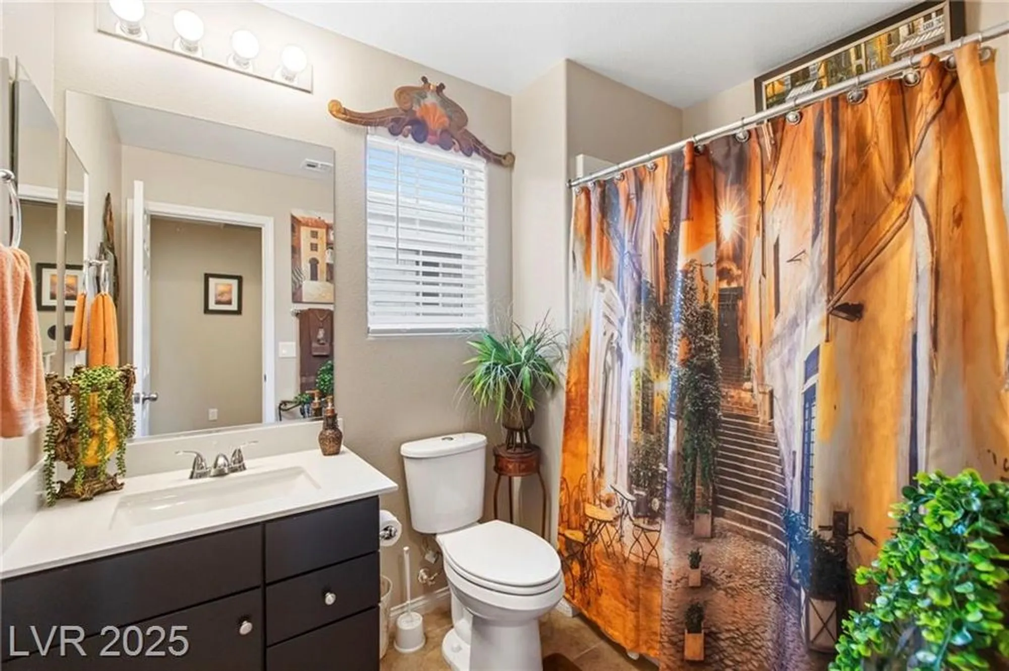 Property Slideshow image 15 of 42 | 44 moon hill dr, Henderson, NV, 89011