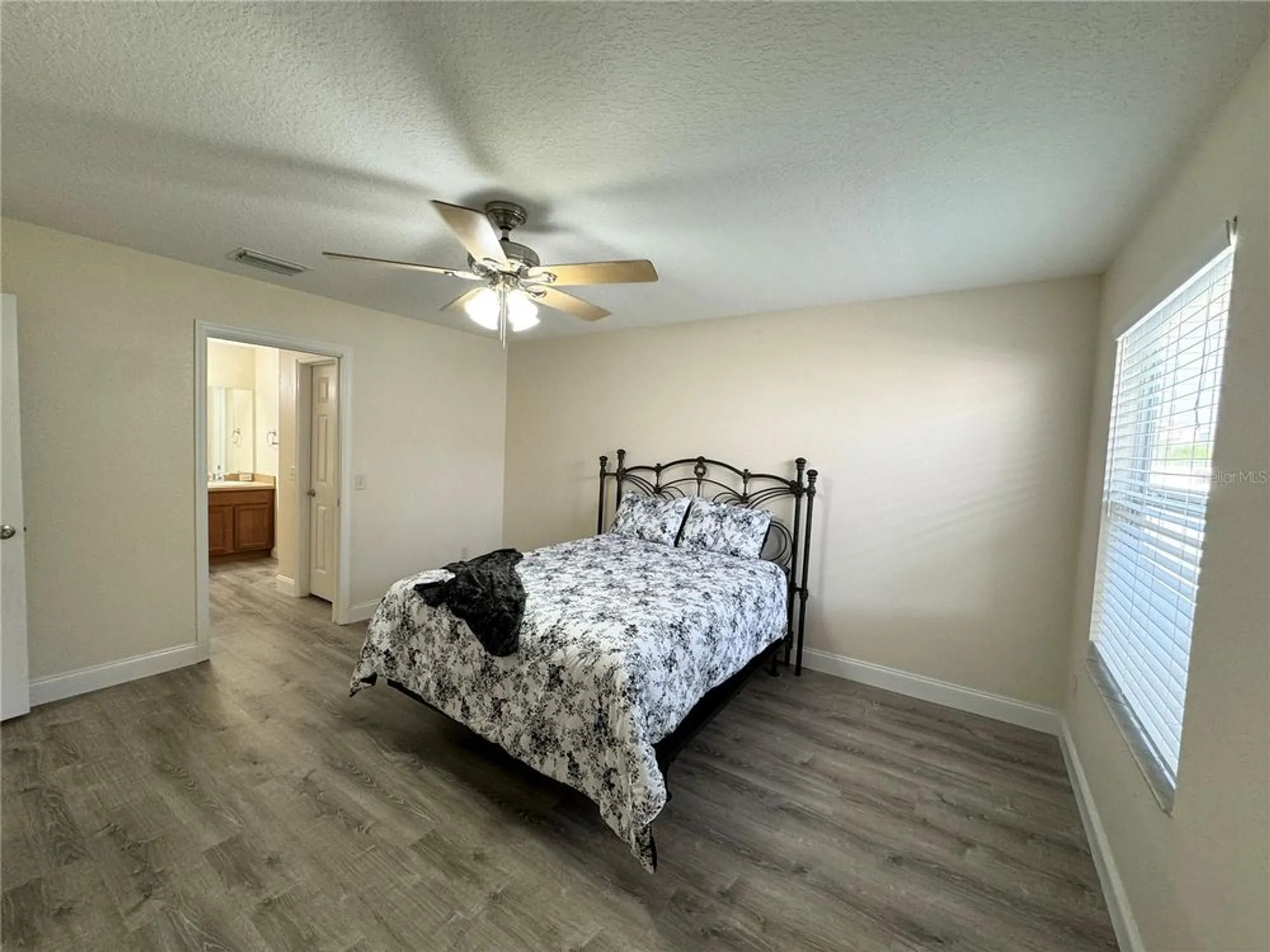 Property Slideshow image 17 of 35 | 12046 ne 51st cir, Oxford, FL, 34484