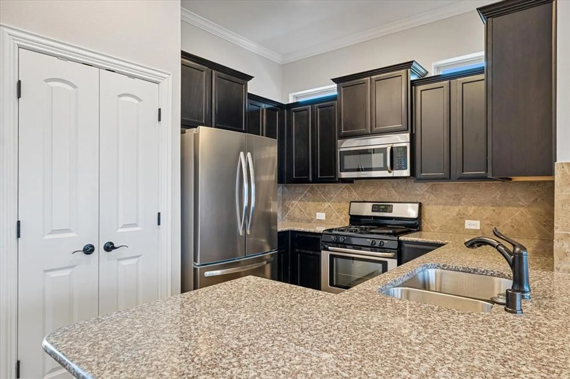 Property Slideshow image 6 of 28 | 3701 creek view dr, Mckinney, TX, 75071