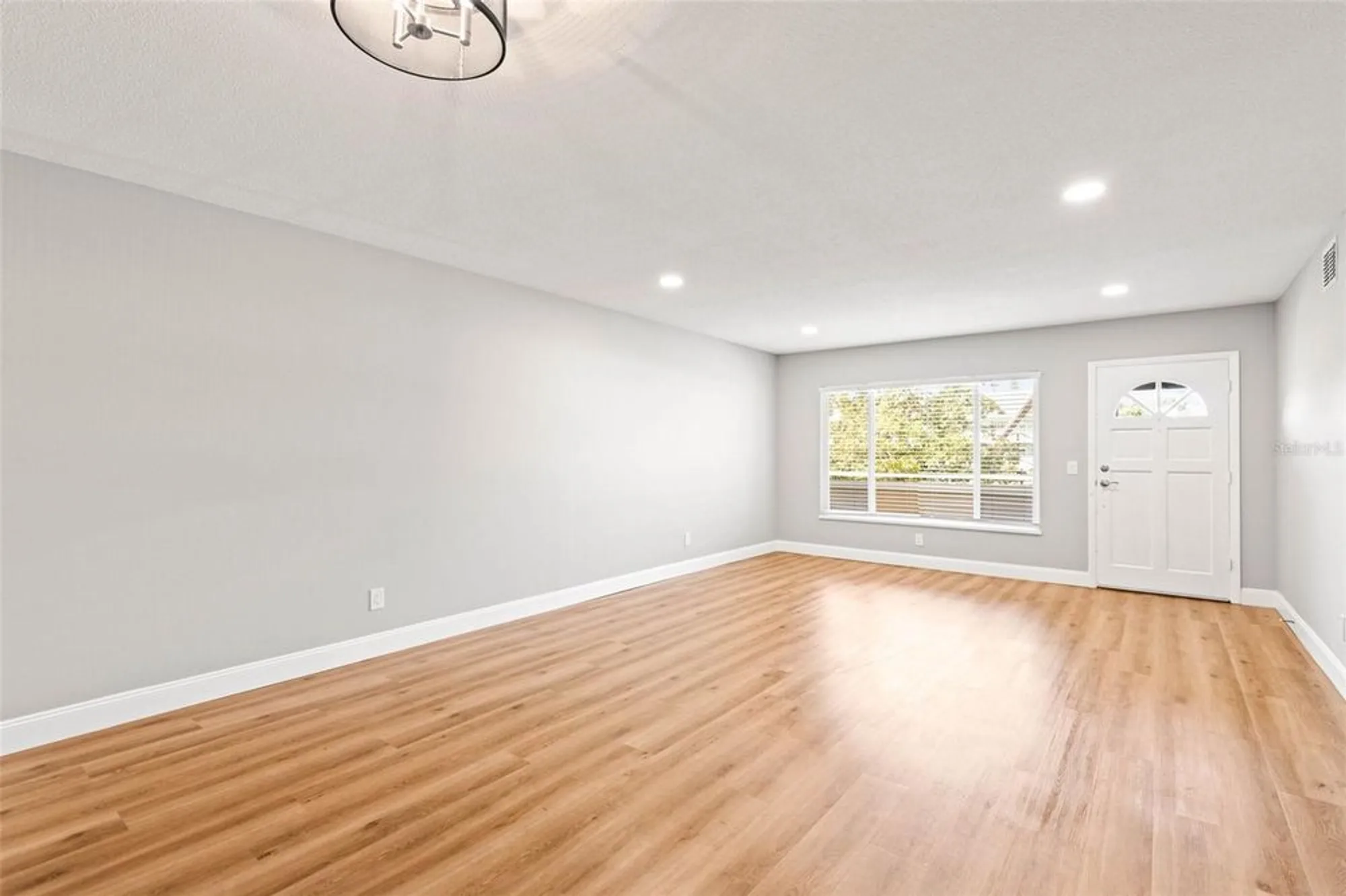 Property Slideshow image 7 of 32 | 2041 australia way 35, Clearwater, FL, 33763